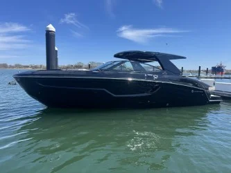 2022 Cruisers Yachts 38 GLS South Beach Image Thumbnail #3
