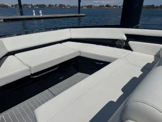 2022 Cruisers Yachts 38 GLS South Beach Image Thumbnail #13