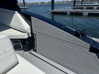 2022 Cruisers Yachts 38 GLS South Beach Image Thumbnail #7