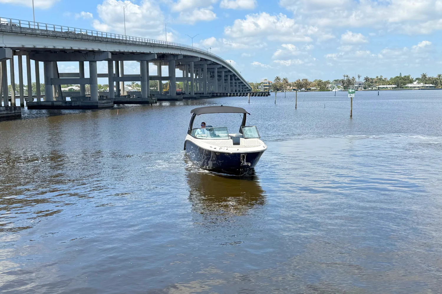 2025 Sea Ray 270 SDX OB Image Thumbnail #2