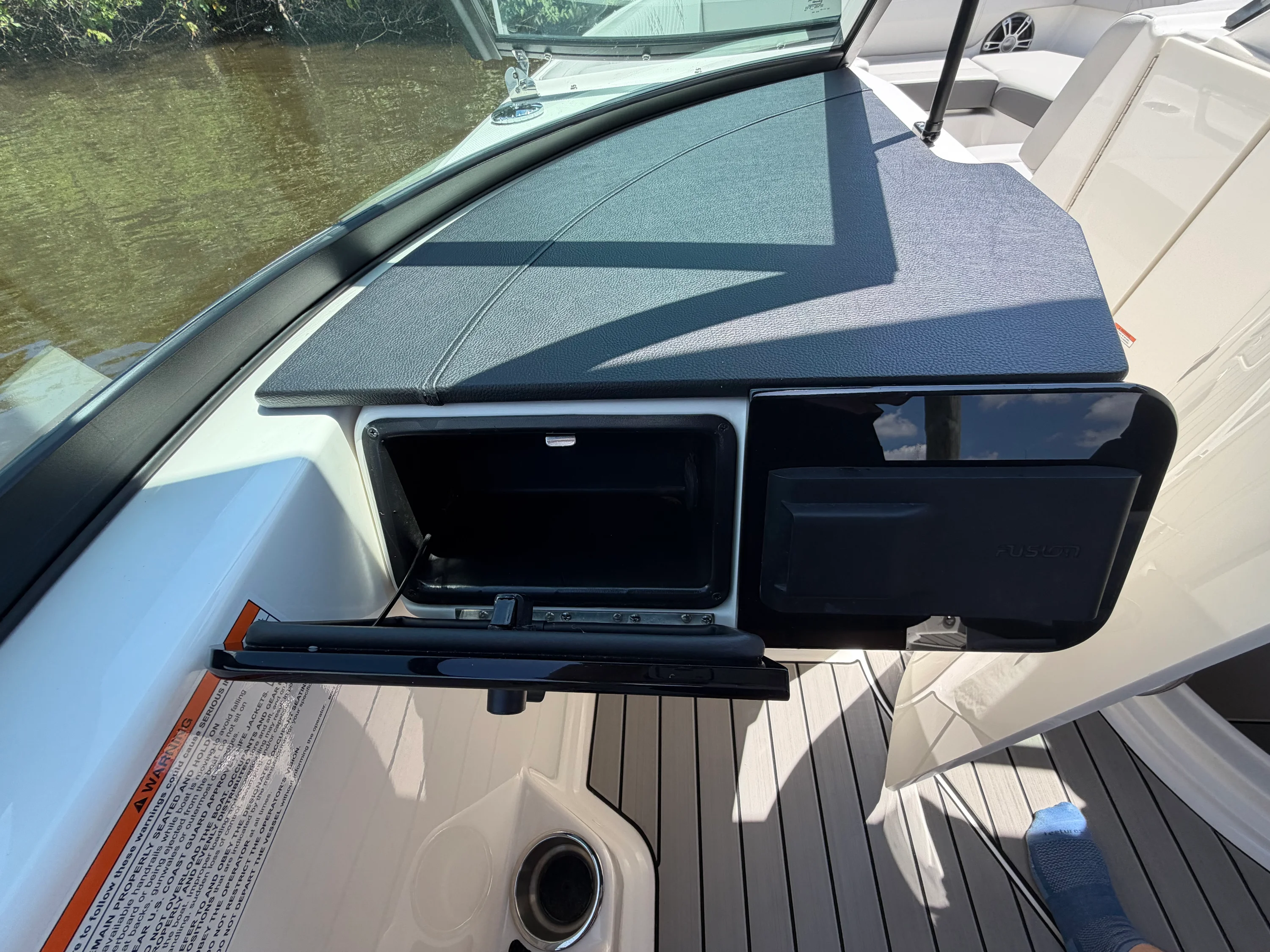 2025 Sea Ray 270 SDX OB Image Thumbnail #31