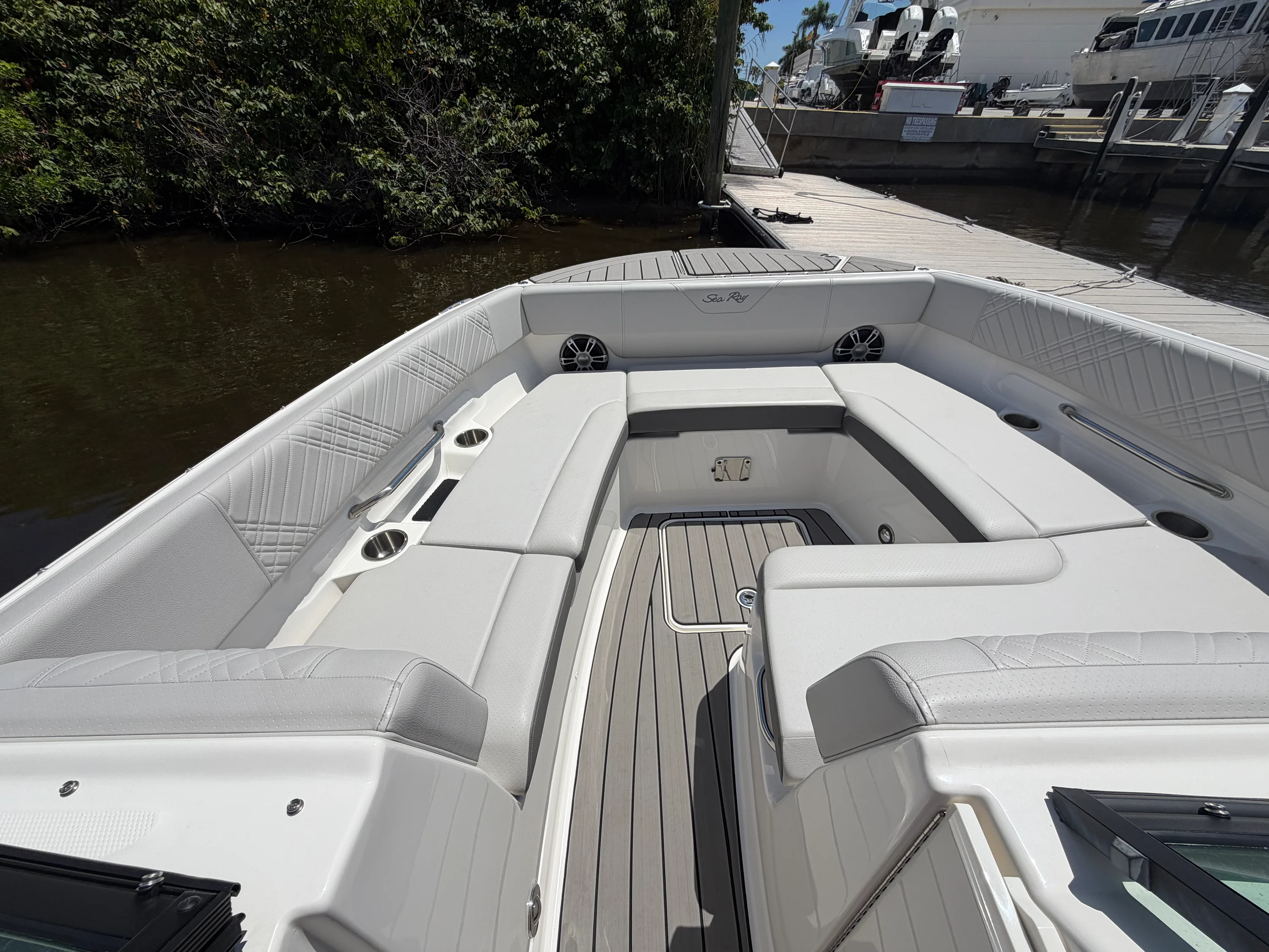2025 Sea Ray 270 SDX OB Image Thumbnail #35