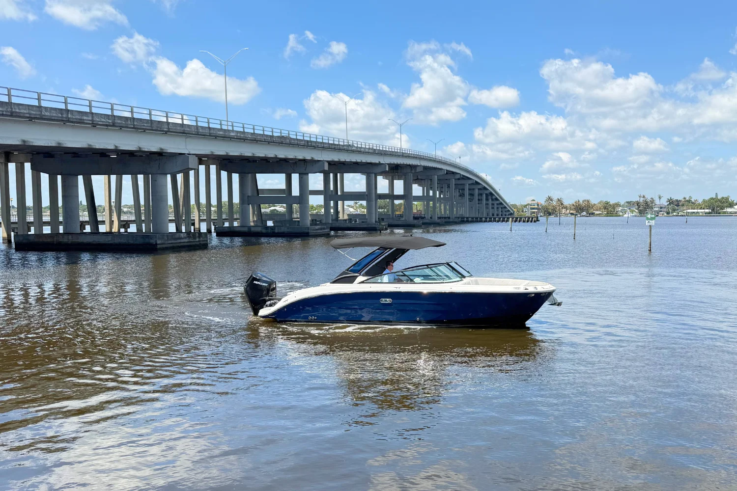 2025 Sea Ray 270 SDX OB Image Thumbnail #5