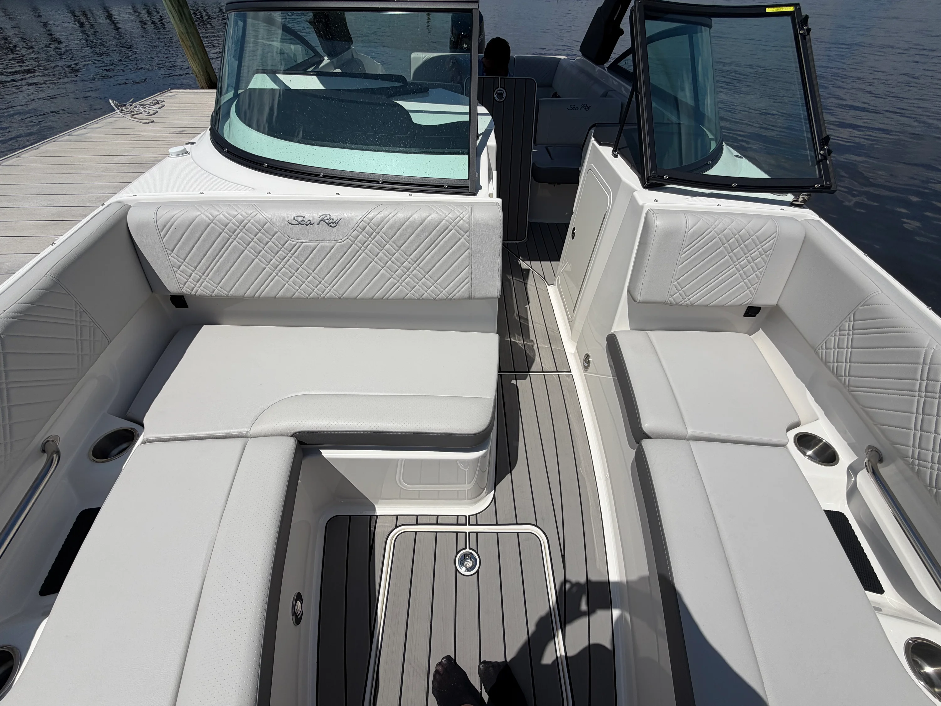 2025 Sea Ray 270 SDX OB Image Thumbnail #37