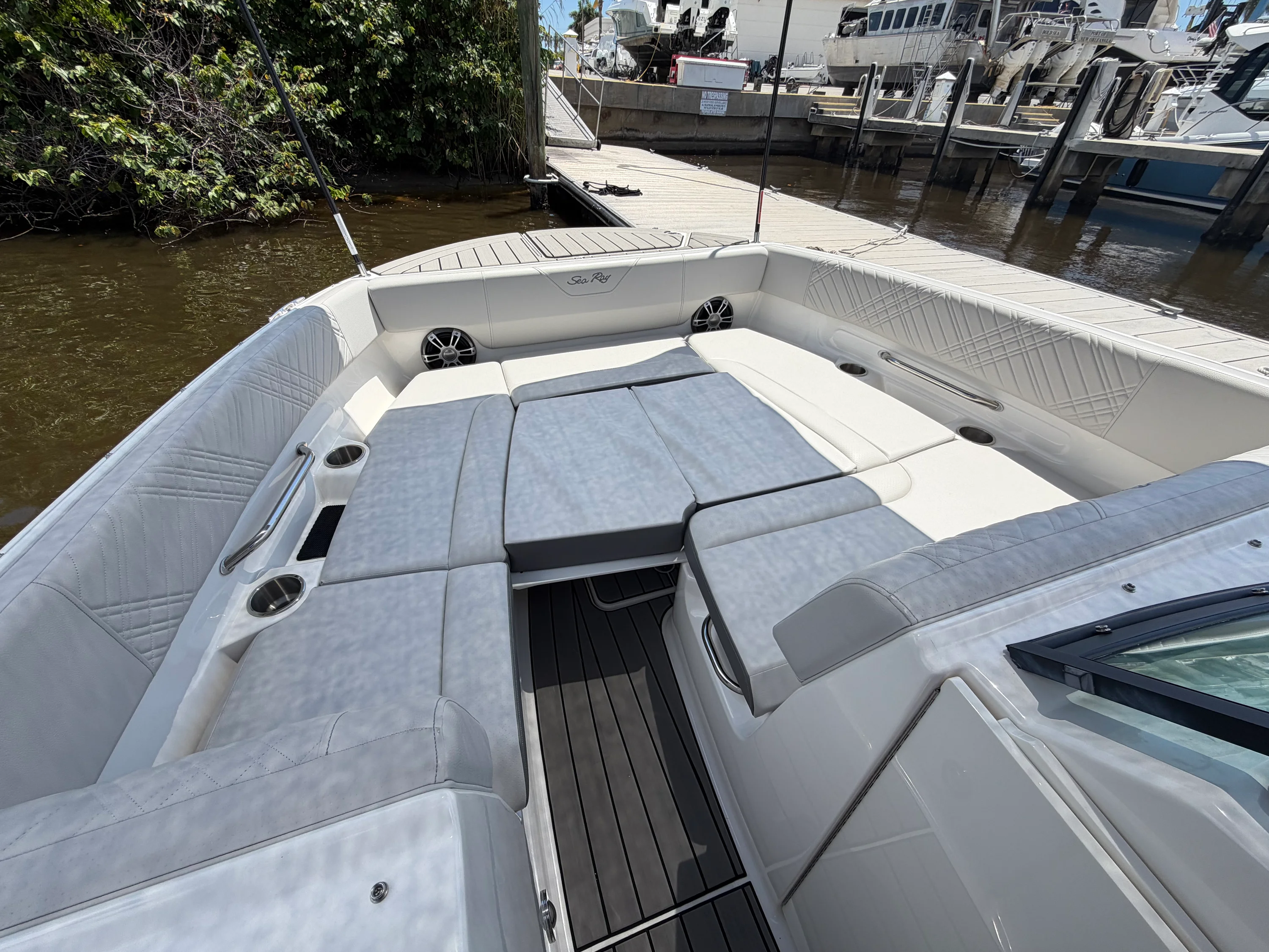 2025 Sea Ray 270 SDX OB Image Thumbnail #45