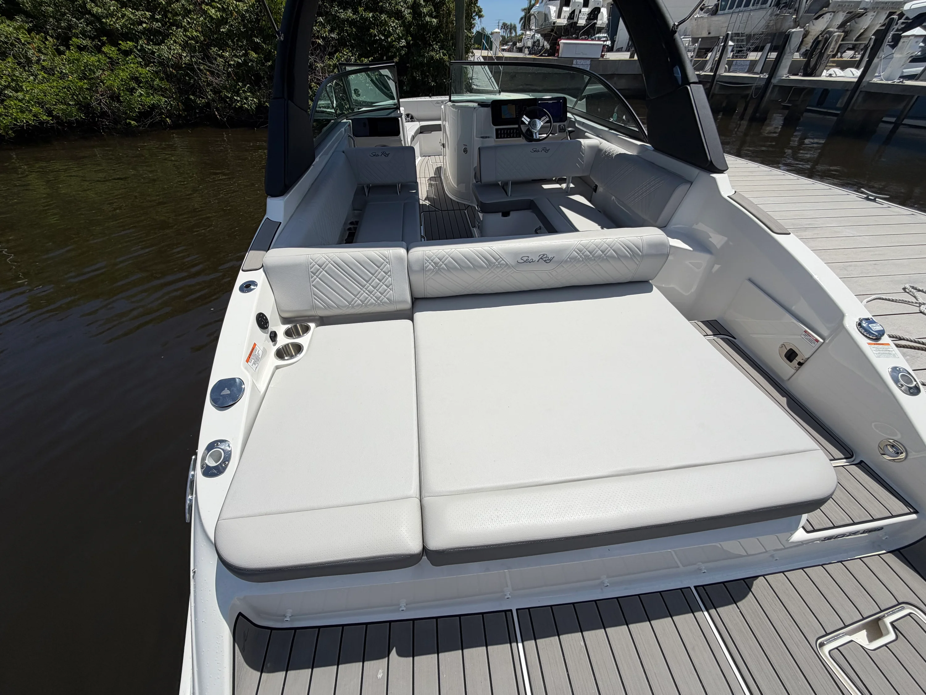 2025 Sea Ray 270 SDX OB Image Thumbnail #12