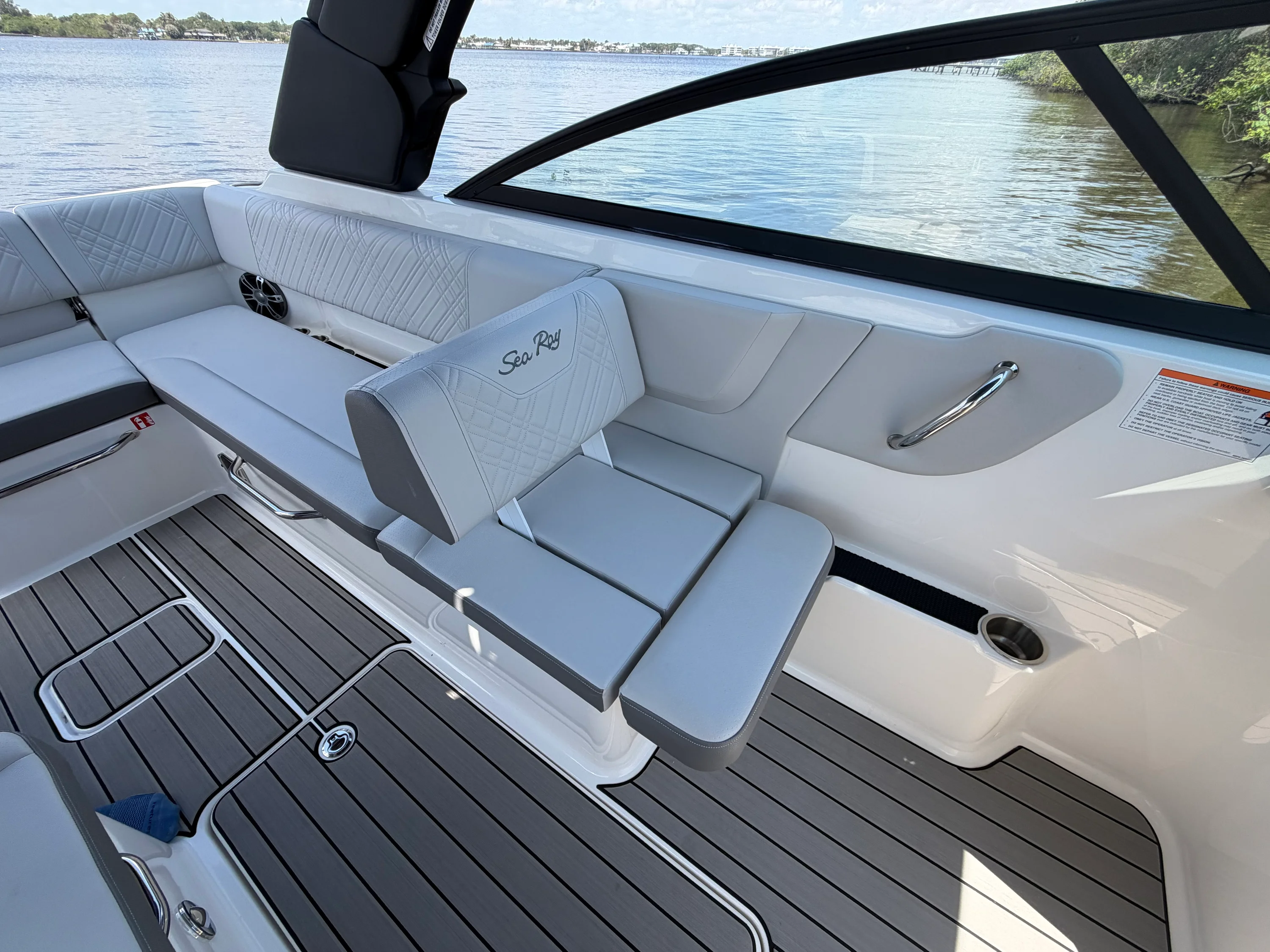 2025 Sea Ray 270 SDX OB Image Thumbnail #22