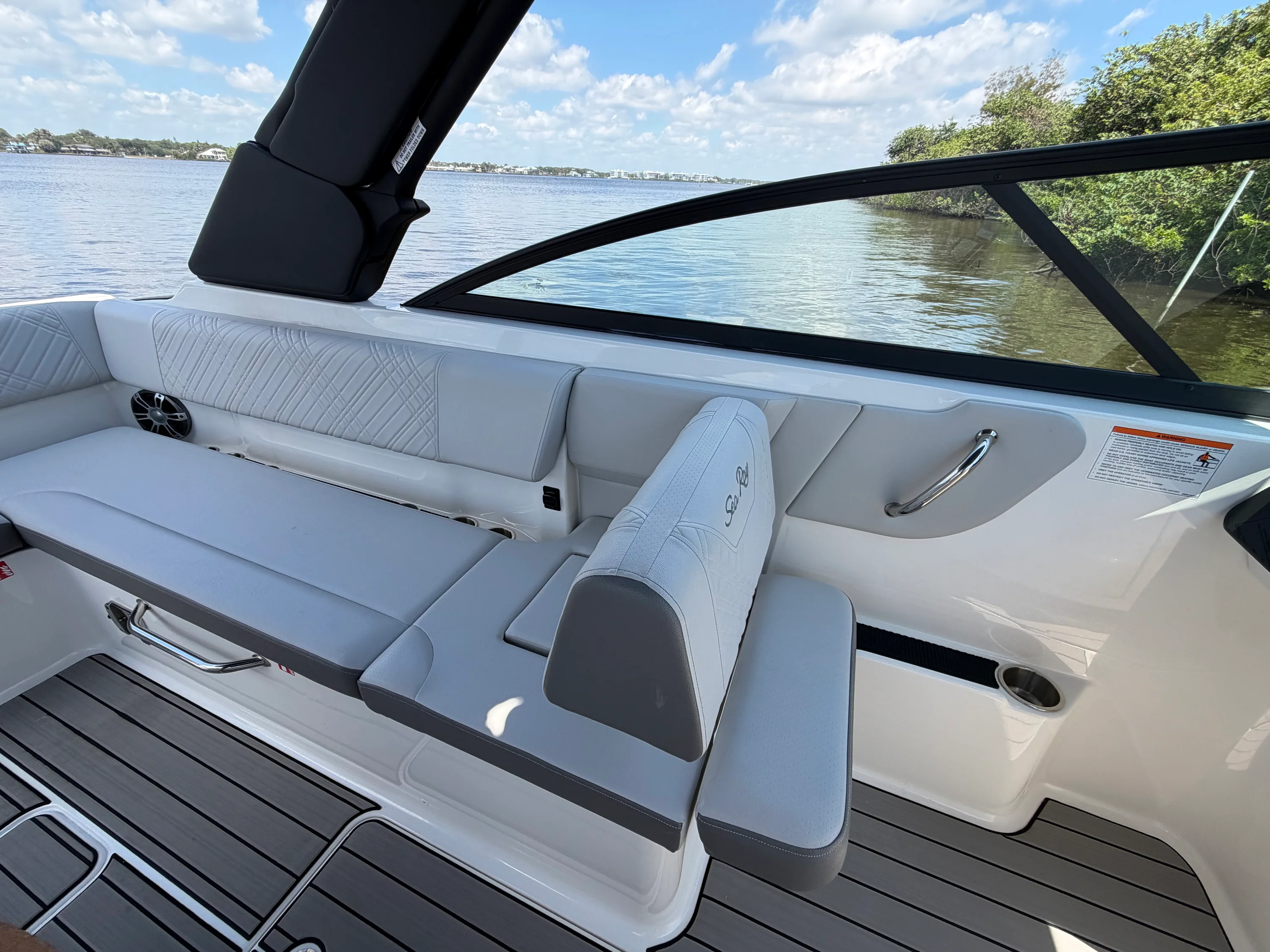 2025 Sea Ray 270 SDX OB Image Thumbnail #23