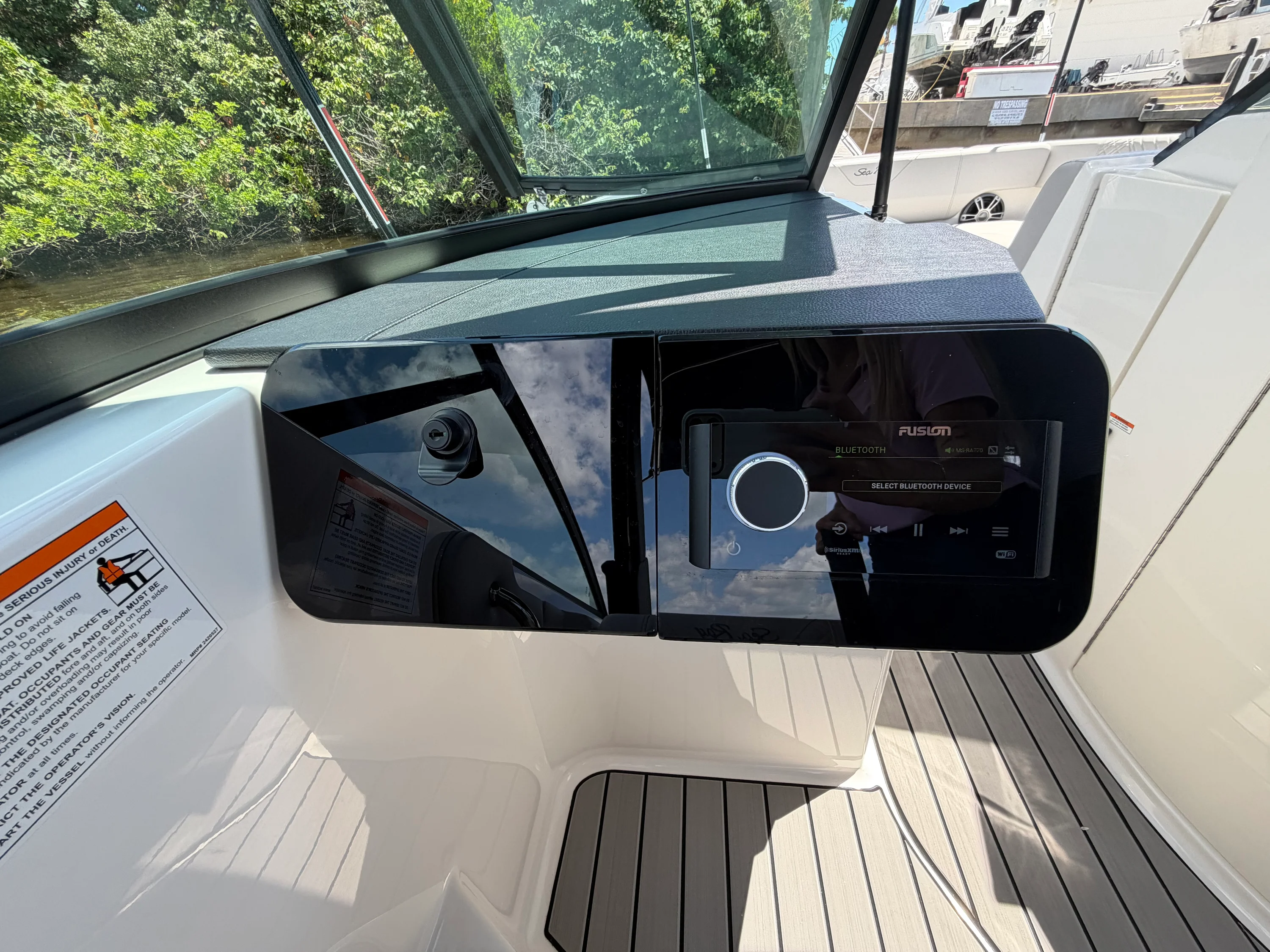 2025 Sea Ray 270 SDX OB Image Thumbnail #46