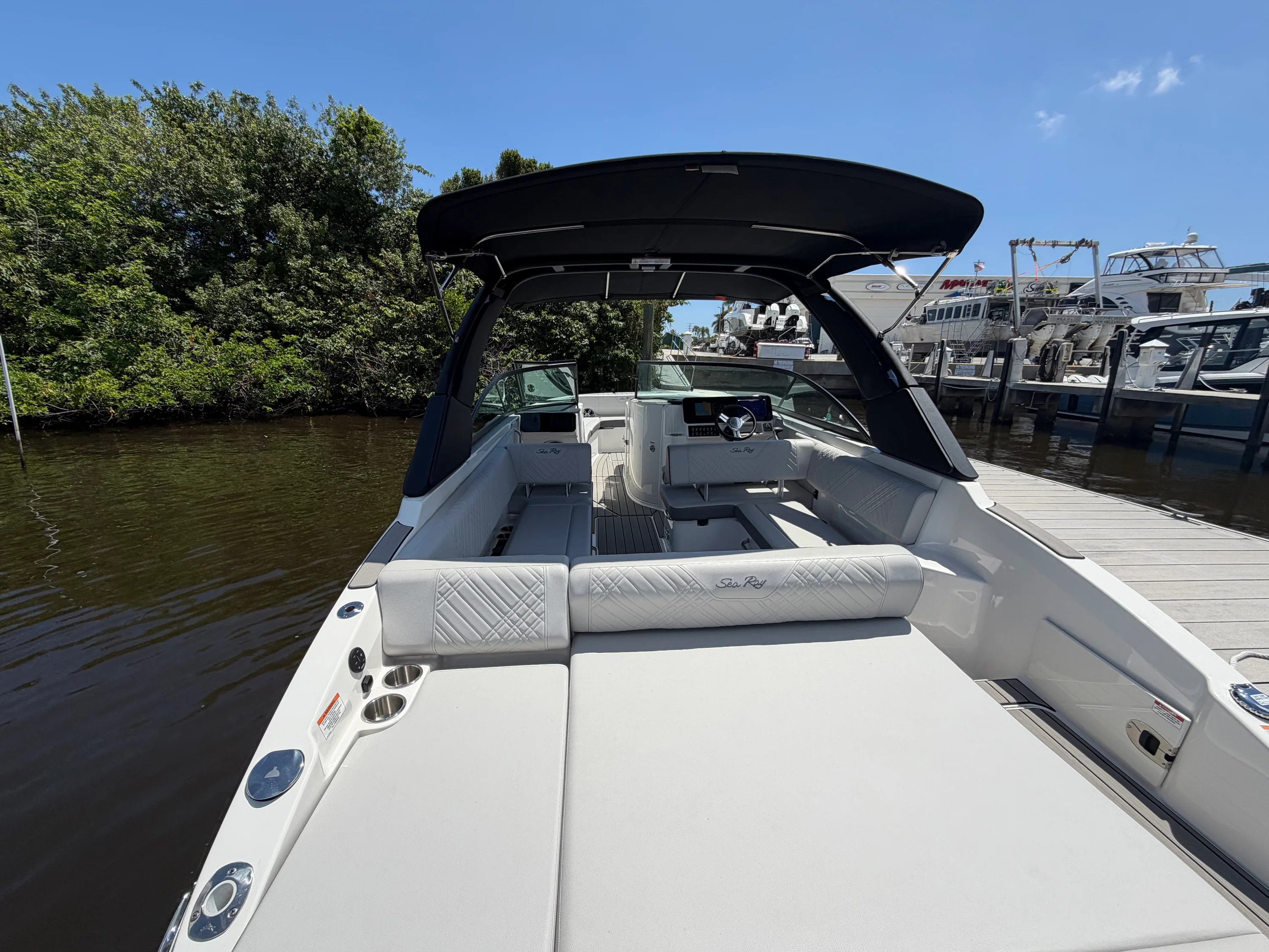 2025 Sea Ray 270 SDX OB Image Thumbnail #13