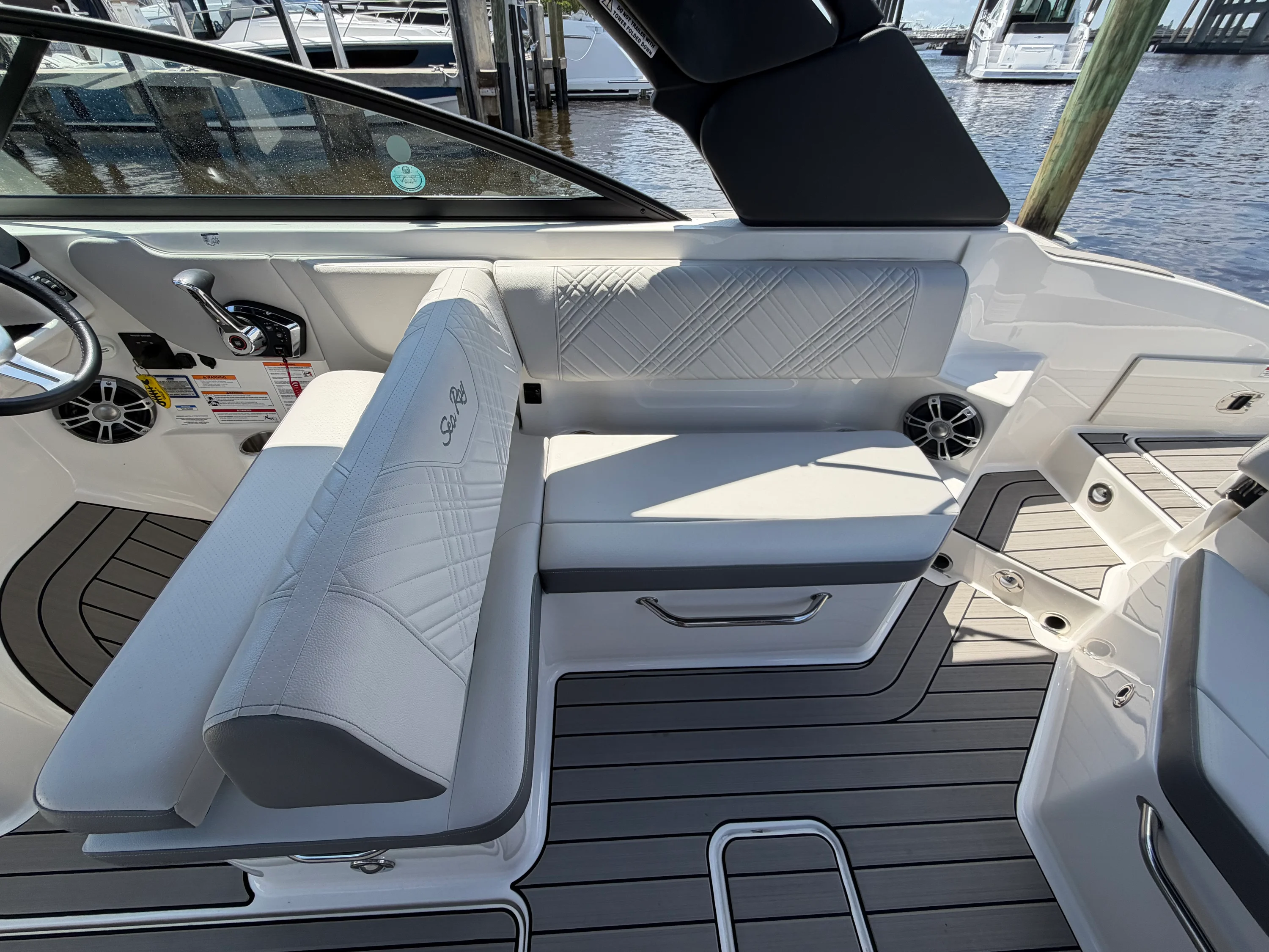2025 Sea Ray 270 SDX OB Image Thumbnail #20
