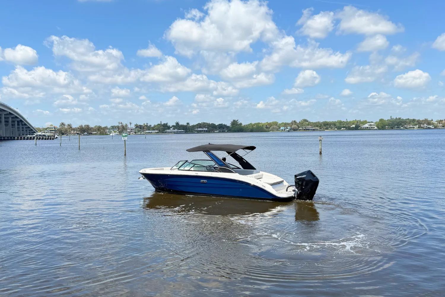 2025 Sea Ray 270 SDX OB Image Thumbnail #9