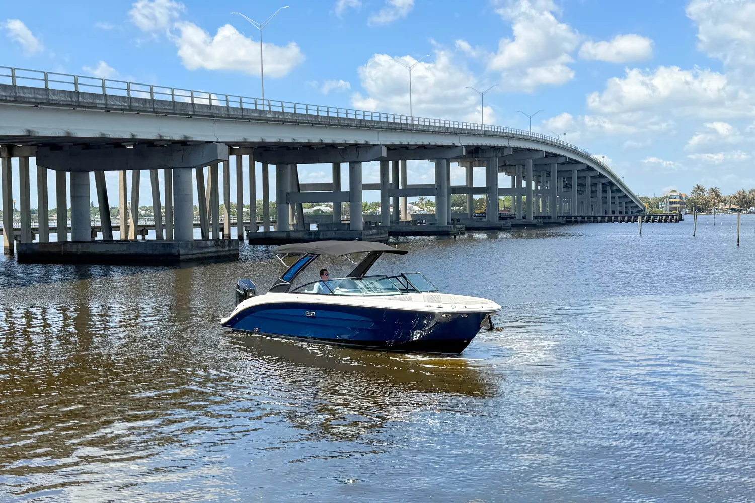 2025 Sea Ray 270 SDX OB Image Thumbnail #4