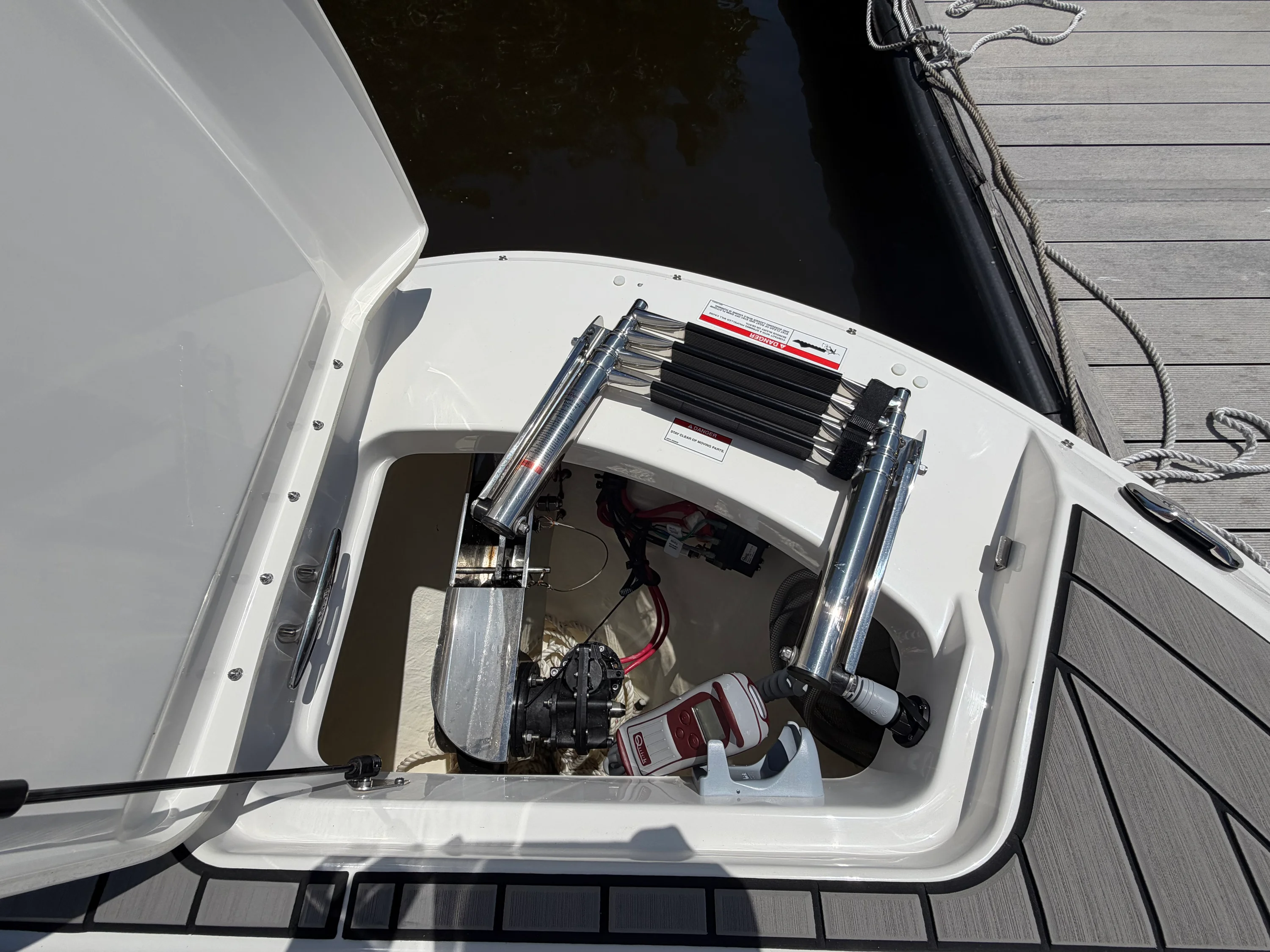 2025 Sea Ray 270 SDX OB Image Thumbnail #36