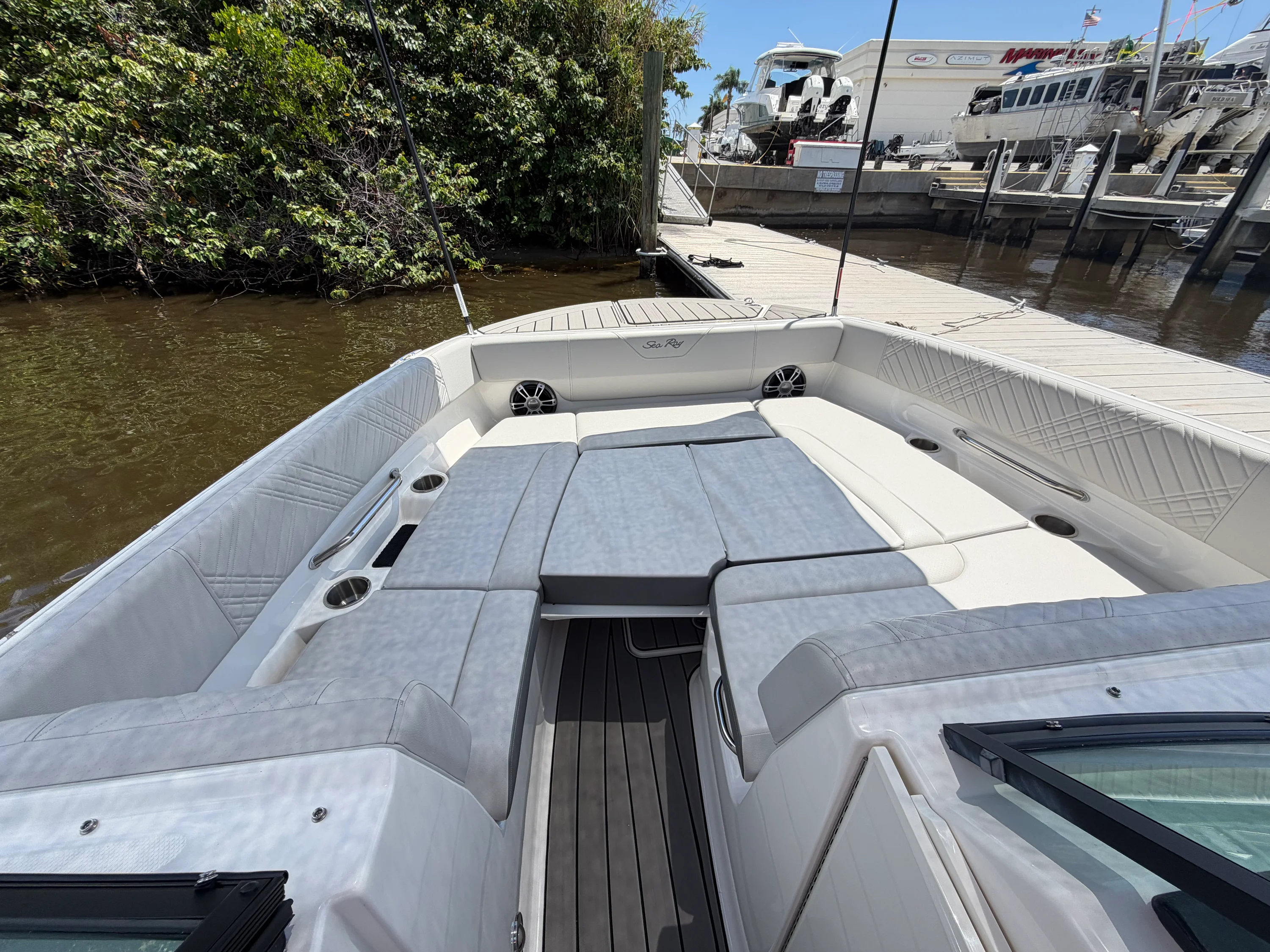 2025 Sea Ray 270 SDX OB Image Thumbnail #44