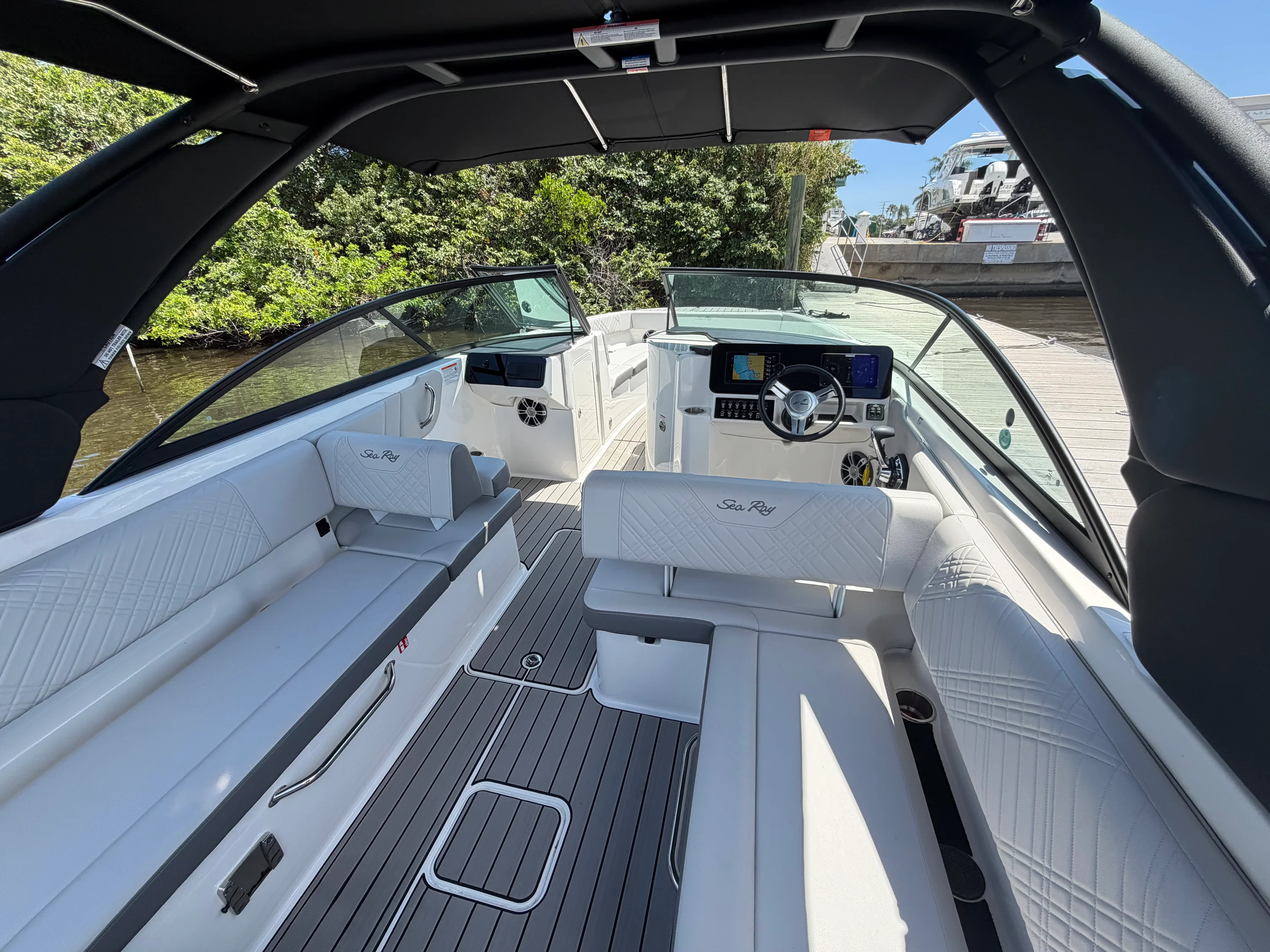 2025 Sea Ray 270 SDX OB Image Thumbnail #17