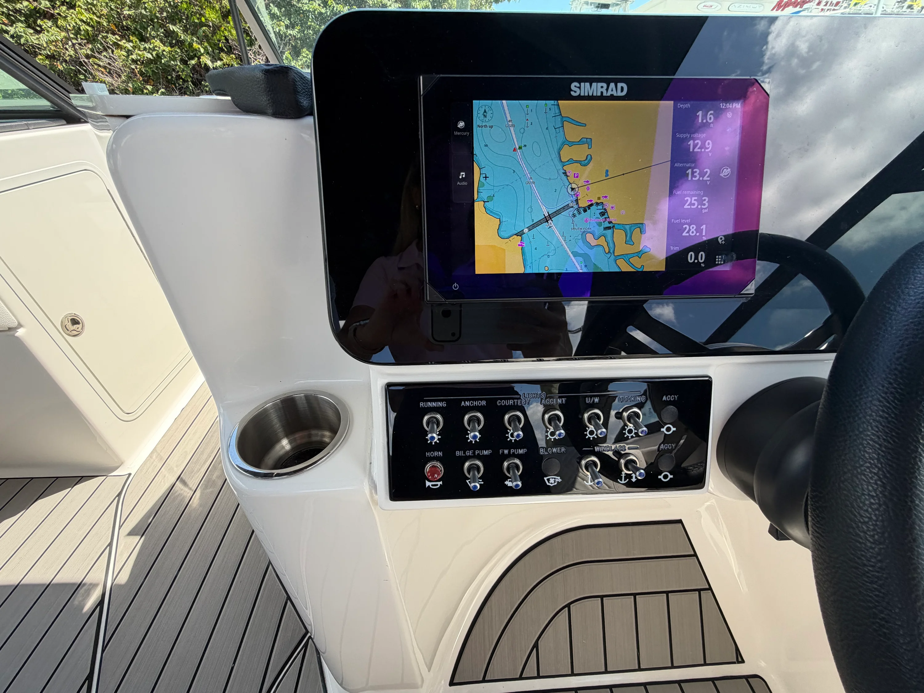 2025 Sea Ray 270 SDX OB Image Thumbnail #30