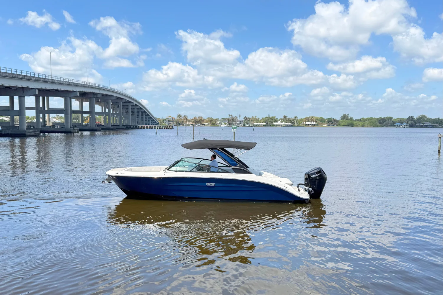 2025 Sea Ray 270 SDX OB Image Thumbnail #1
