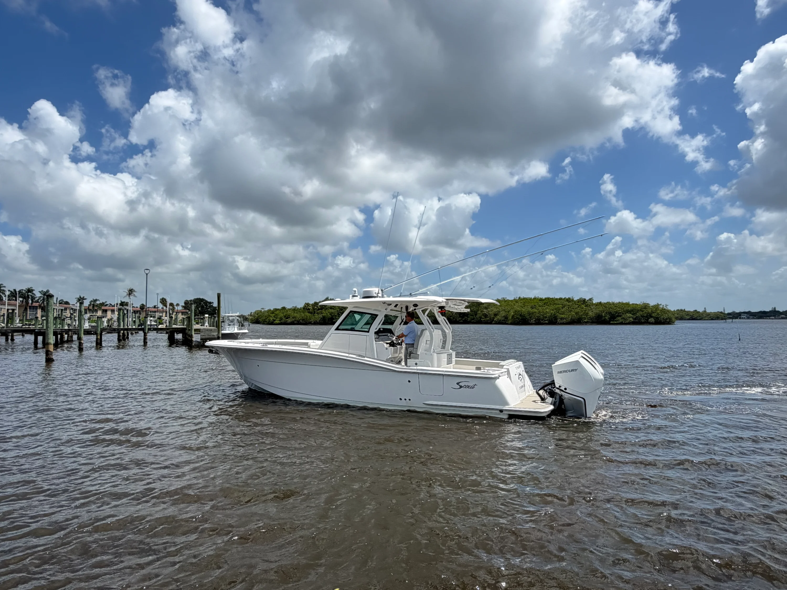 2021 Scout 330 LXF Image Thumbnail #1