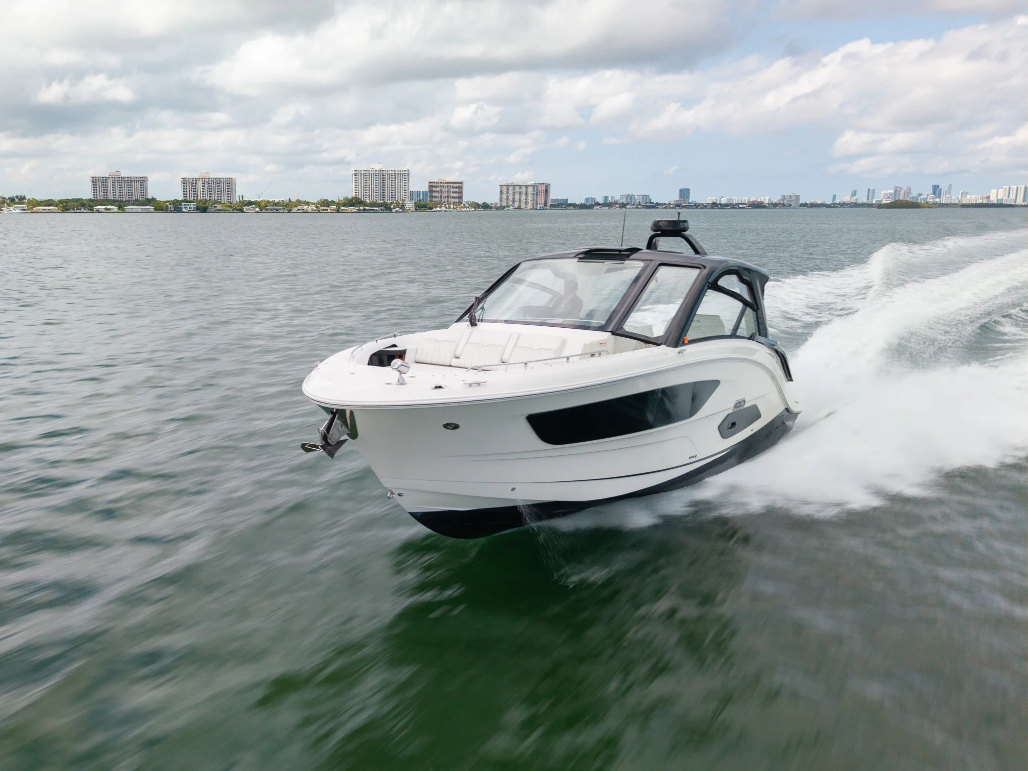 2022 Sea Ray 370 SUNDANCER OB Image Thumbnail #9