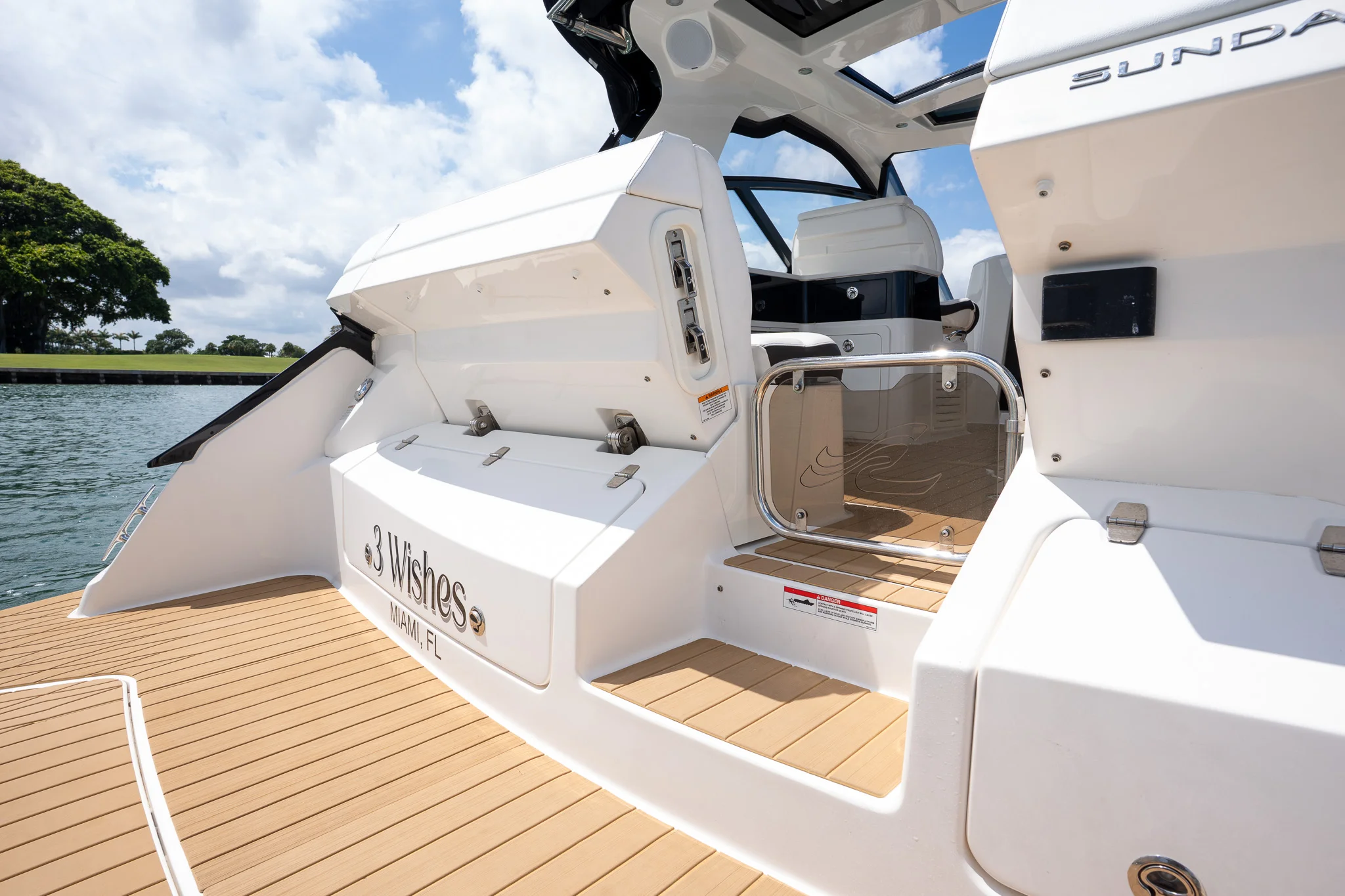 2022 Sea Ray 370 SUNDANCER OB Image Thumbnail #5