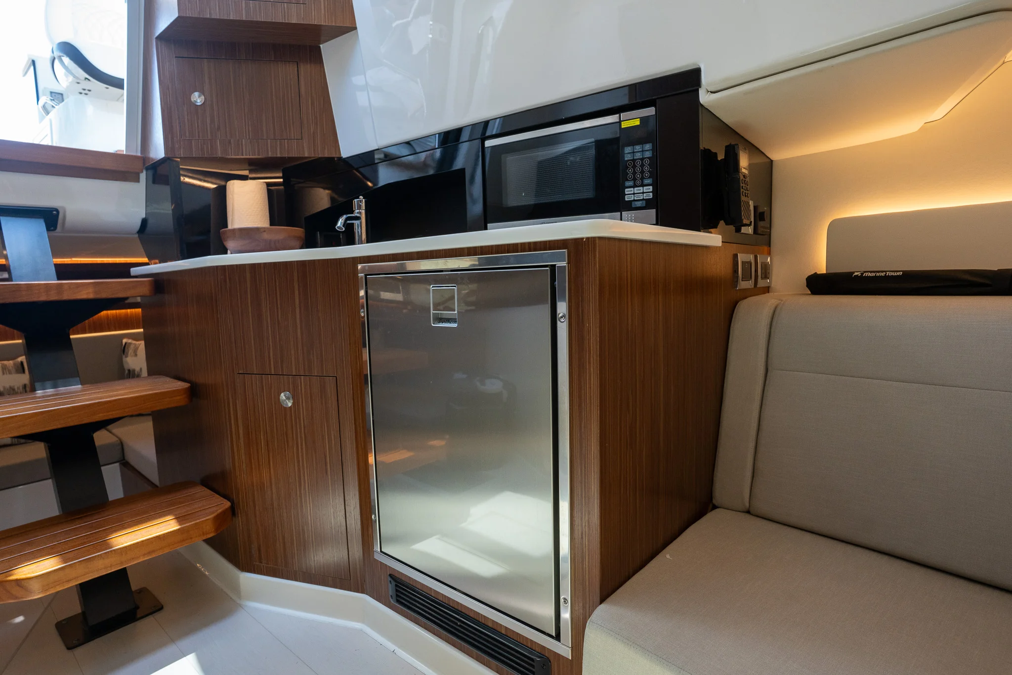 2022 Sea Ray 370 SUNDANCER OB Image Thumbnail #30