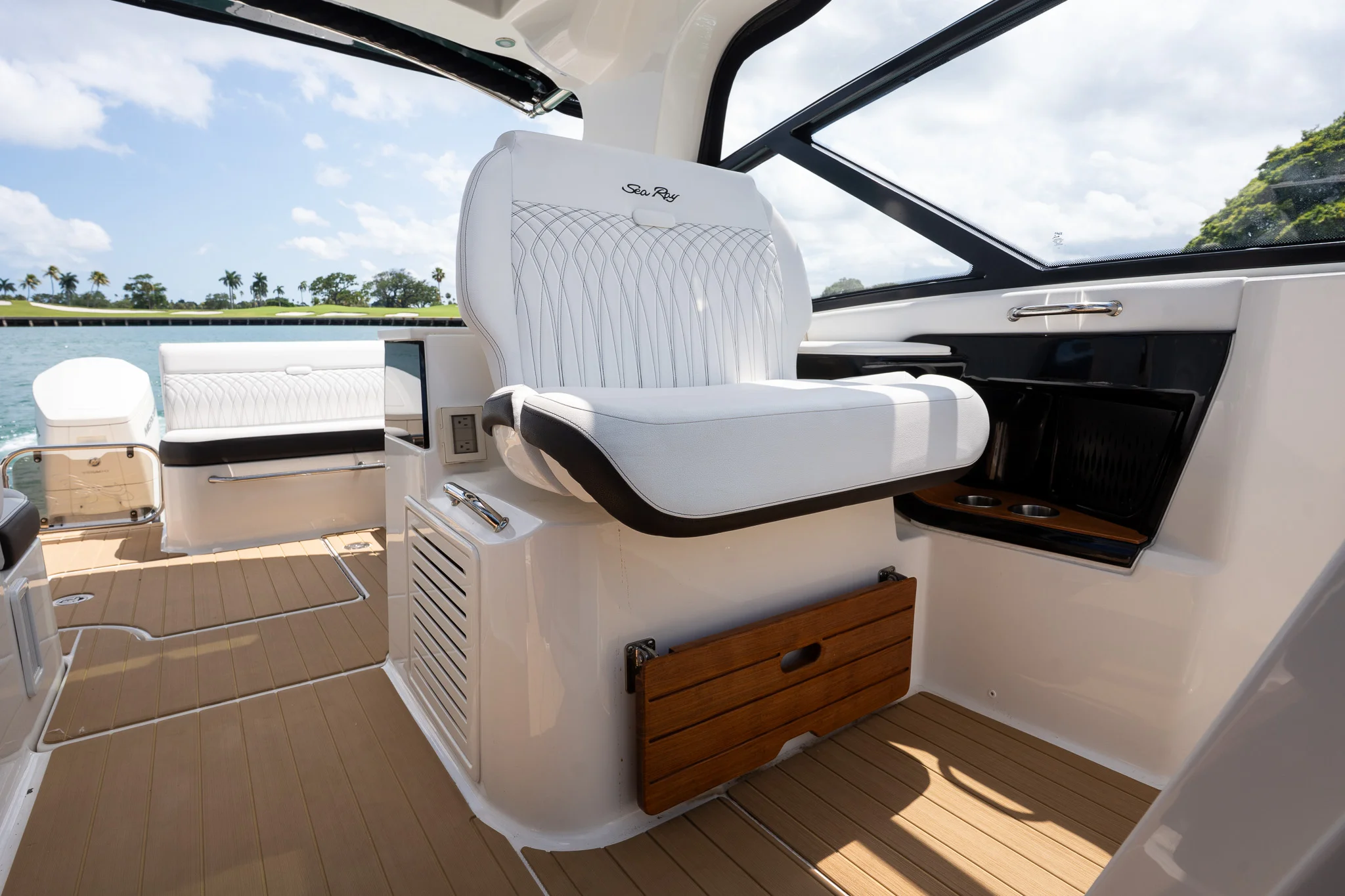 2022 Sea Ray 370 SUNDANCER OB Image Thumbnail #27