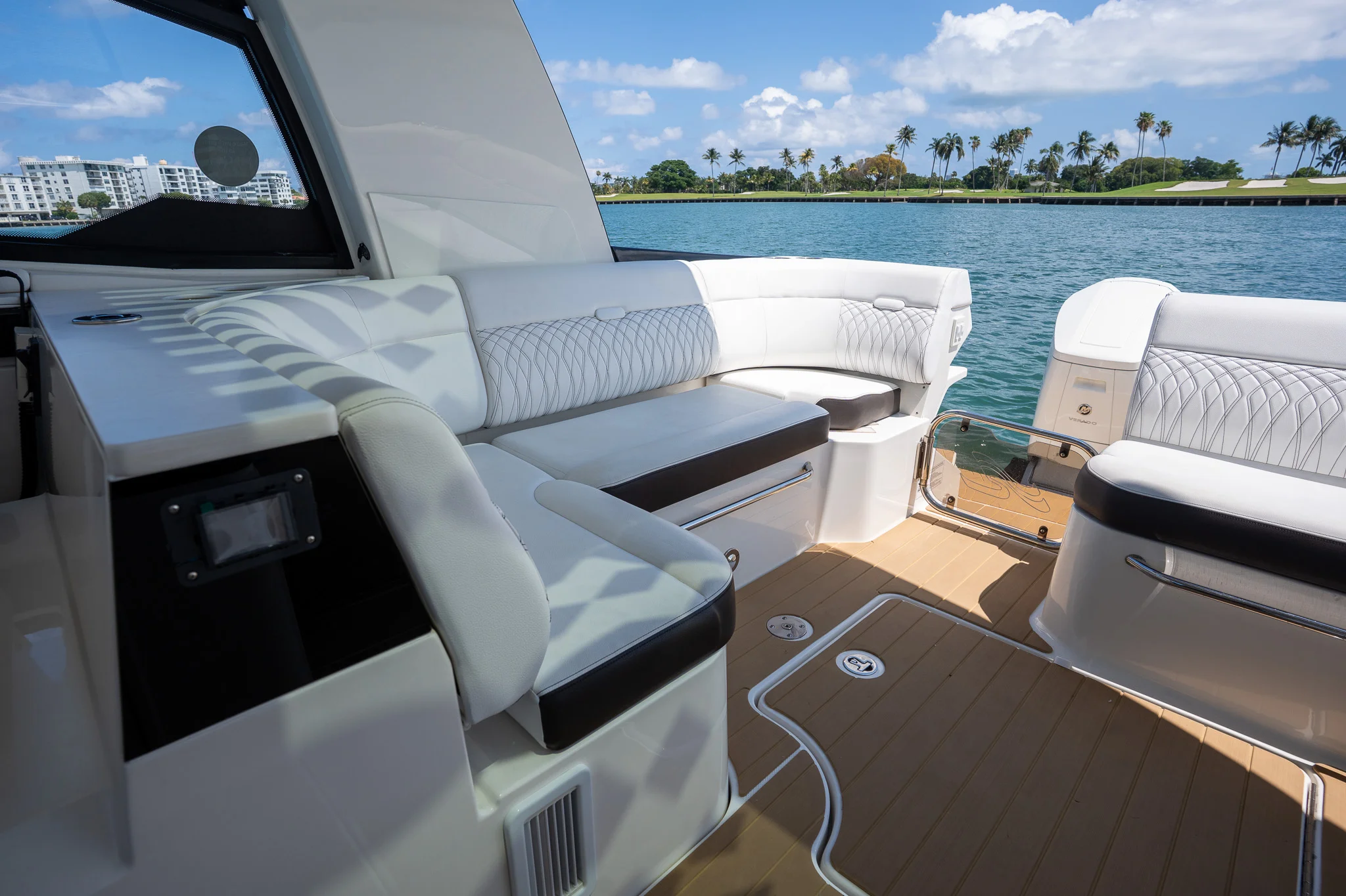 2022 Sea Ray 370 SUNDANCER OB Image Thumbnail #22