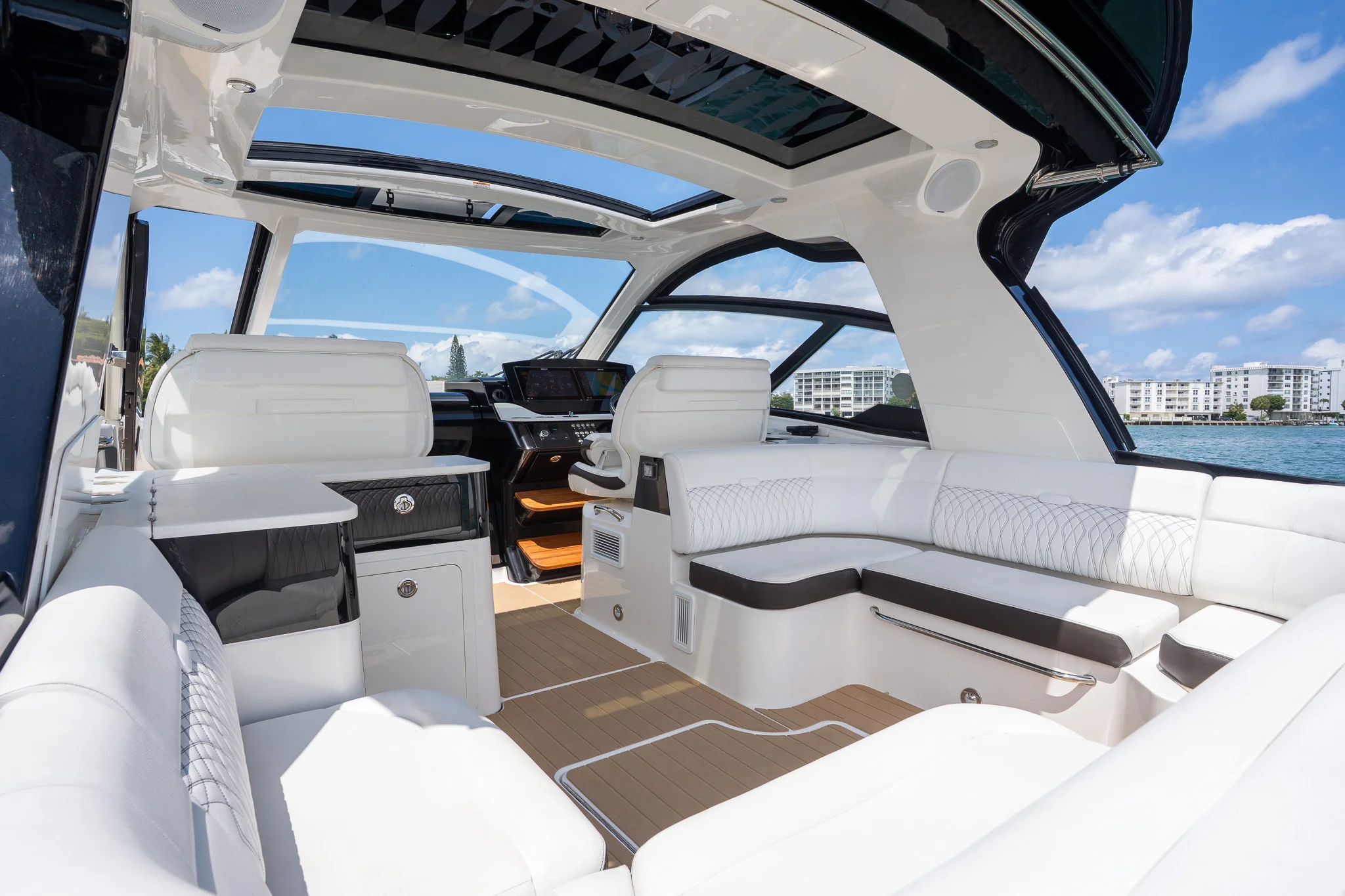 2022 Sea Ray 370 SUNDANCER OB Image Thumbnail #32
