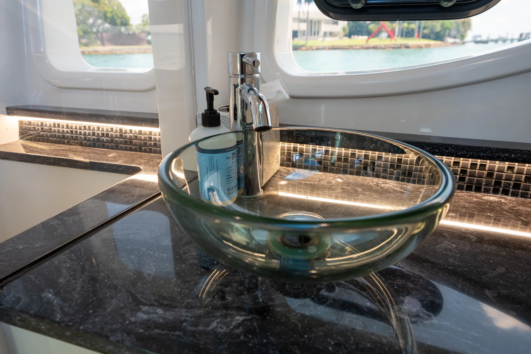2022 Sea Ray 370 SUNDANCER OB Image Thumbnail #25