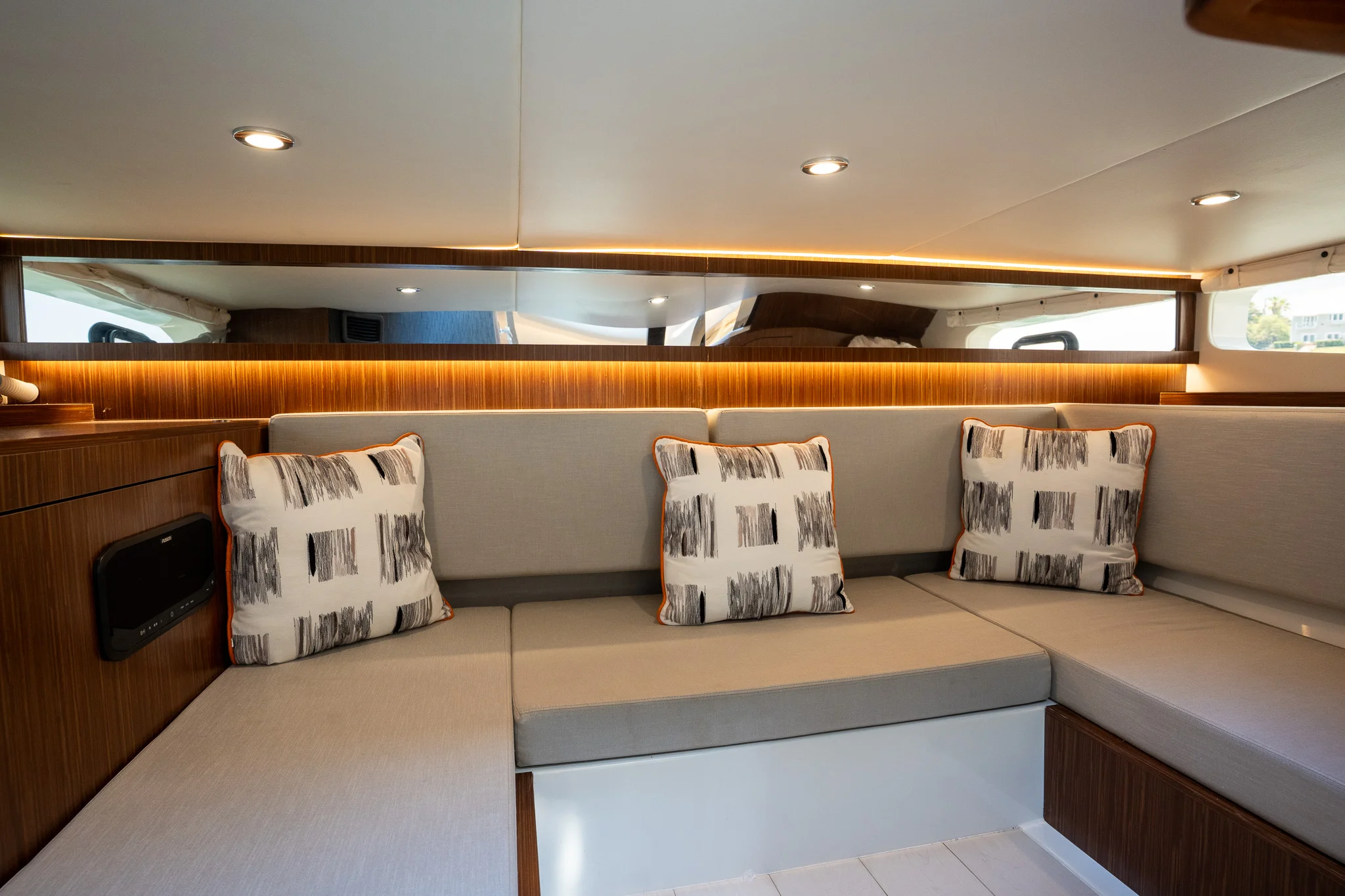 2022 Sea Ray 370 SUNDANCER OB Image Thumbnail #35