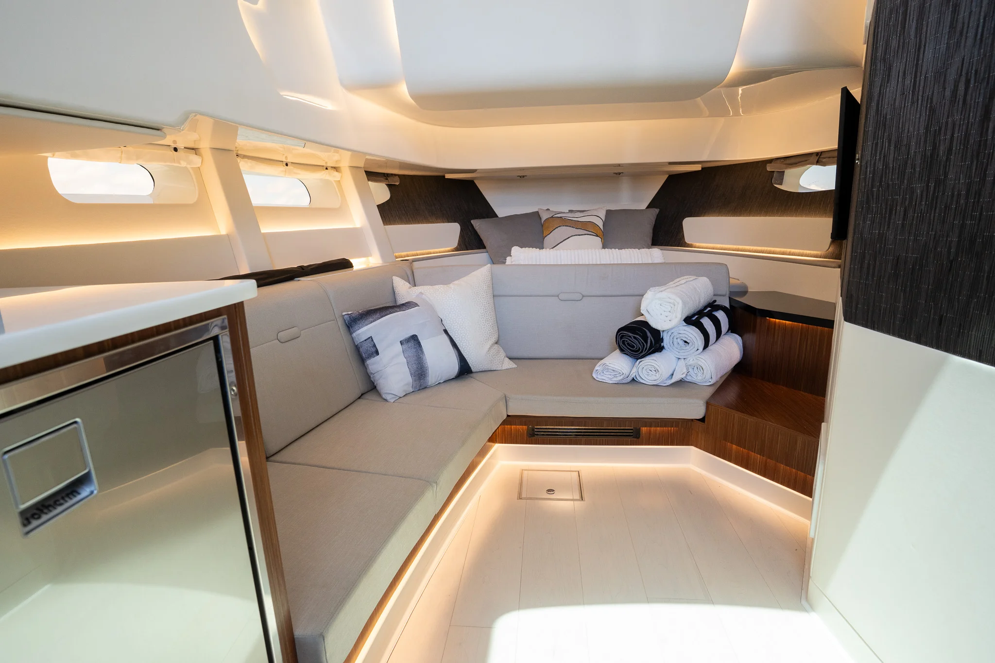 2022 Sea Ray 370 SUNDANCER OB Image Thumbnail #21