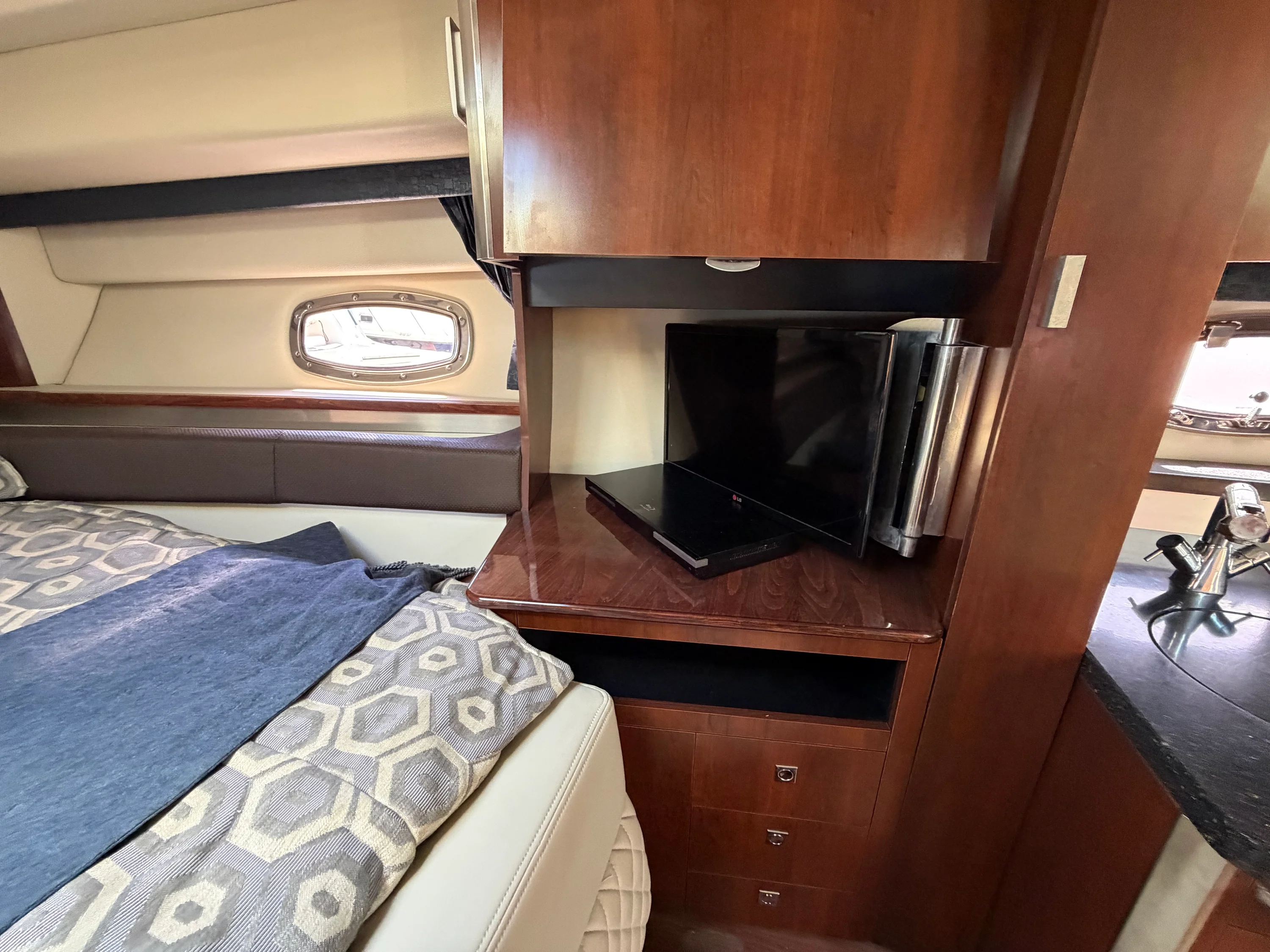 2014 Chaparral 330 SIGNATURE Image Thumbnail #17
