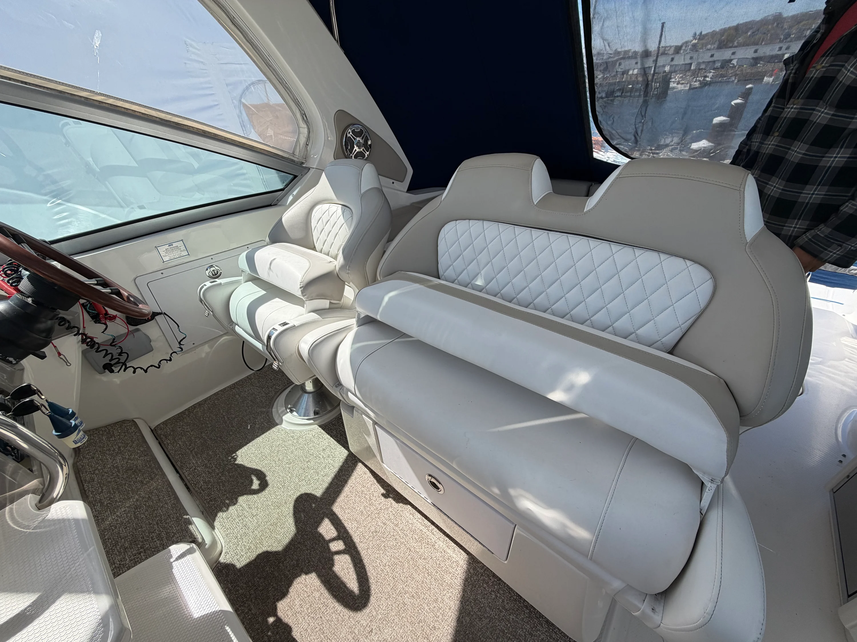 2014 Chaparral 330 SIGNATURE Image Thumbnail #10