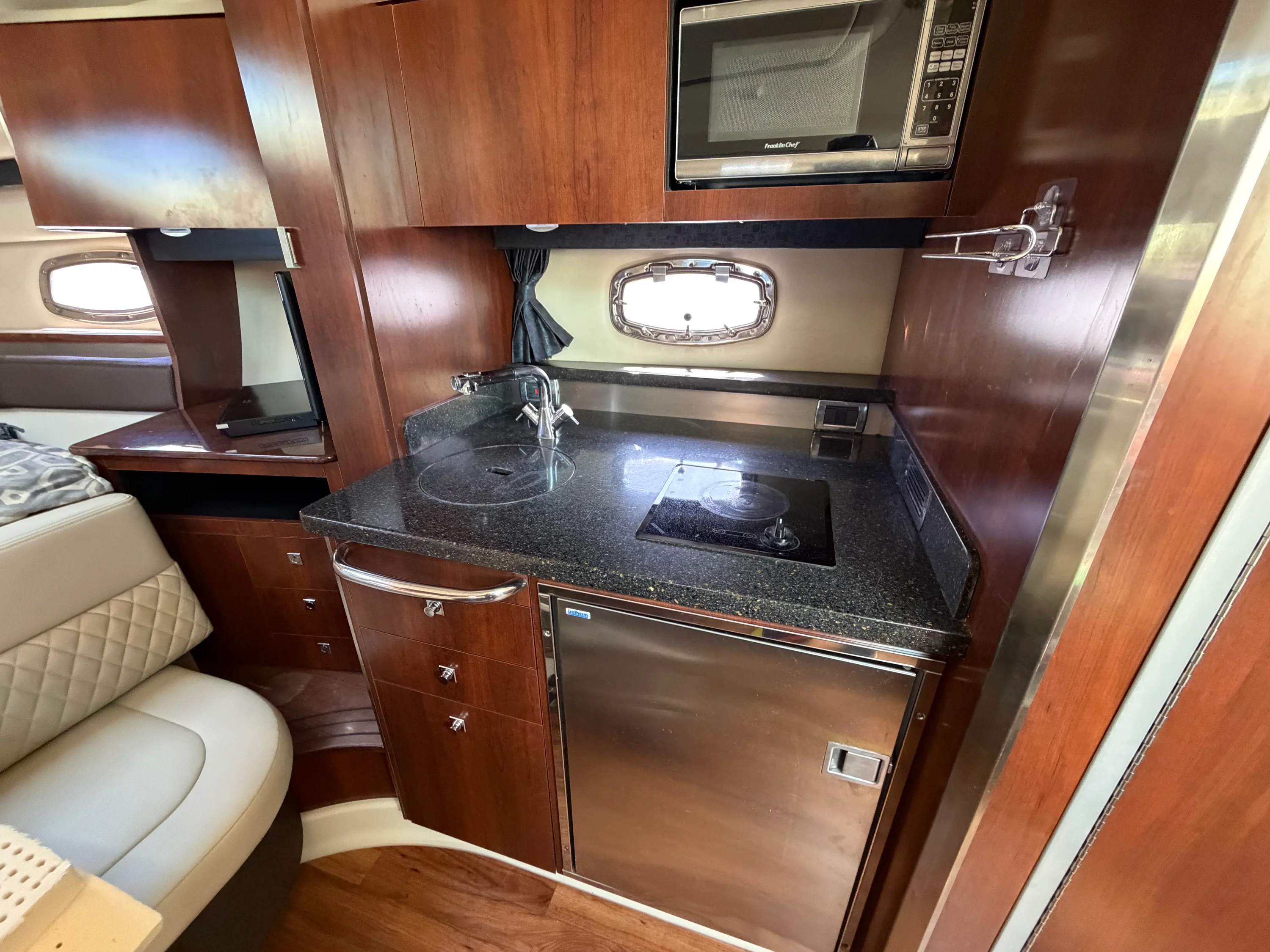 2014 Chaparral 330 SIGNATURE Image Thumbnail #18