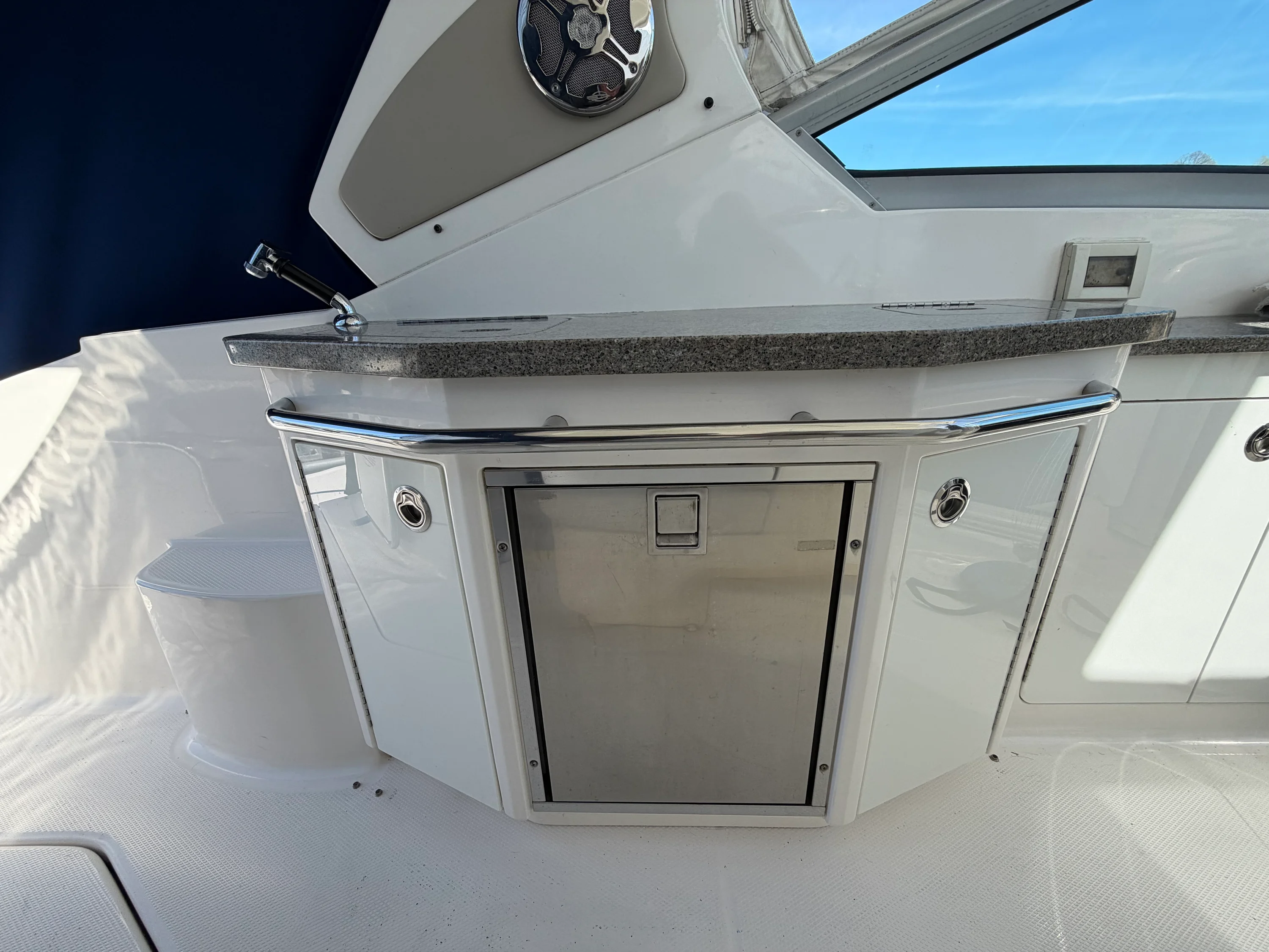 2014 Chaparral 330 SIGNATURE Image Thumbnail #9