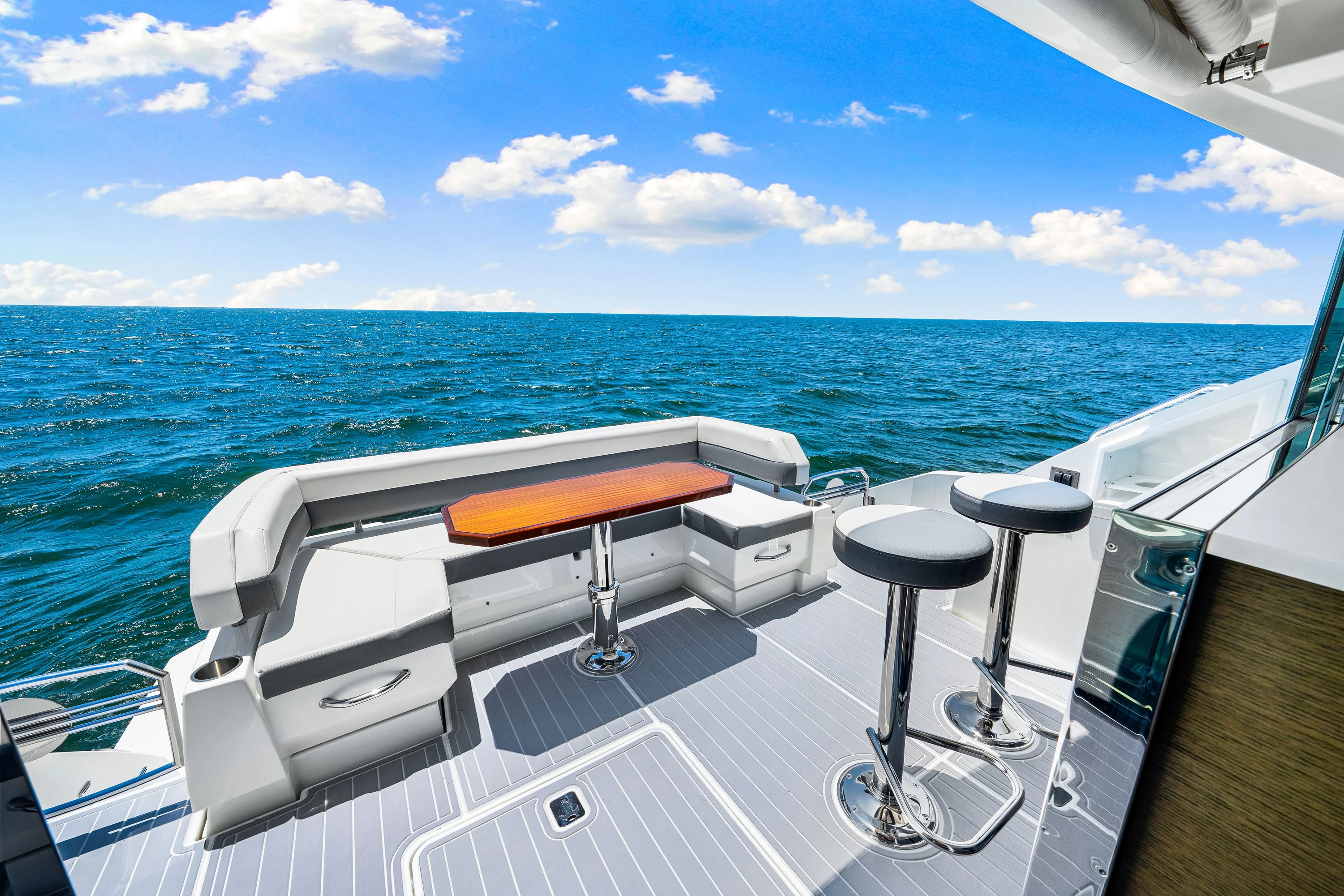 2020 Cruisers Yachts 50 CANTIUS Image Thumbnail #27
