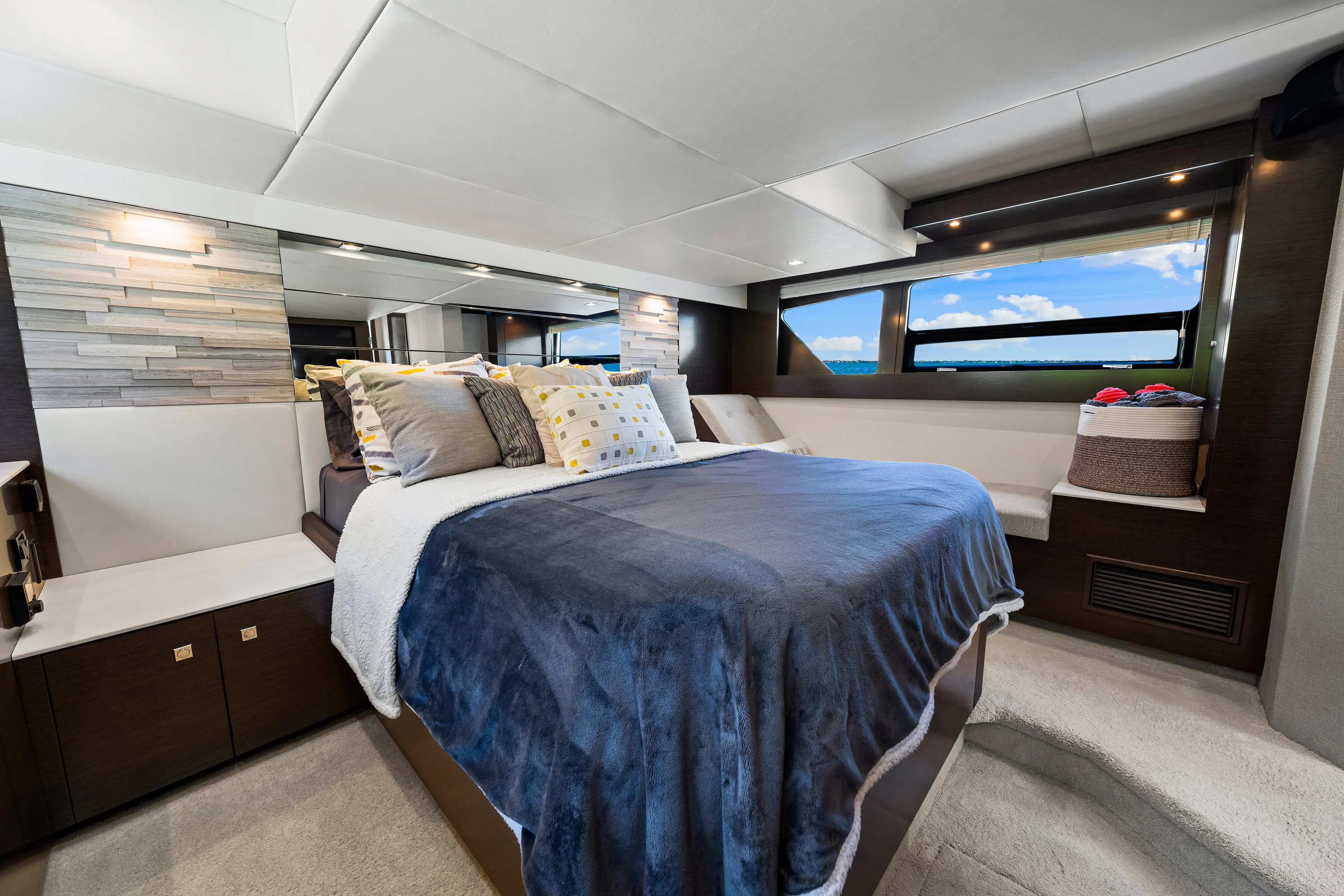 2020 Cruisers Yachts 50 CANTIUS Image Thumbnail #63