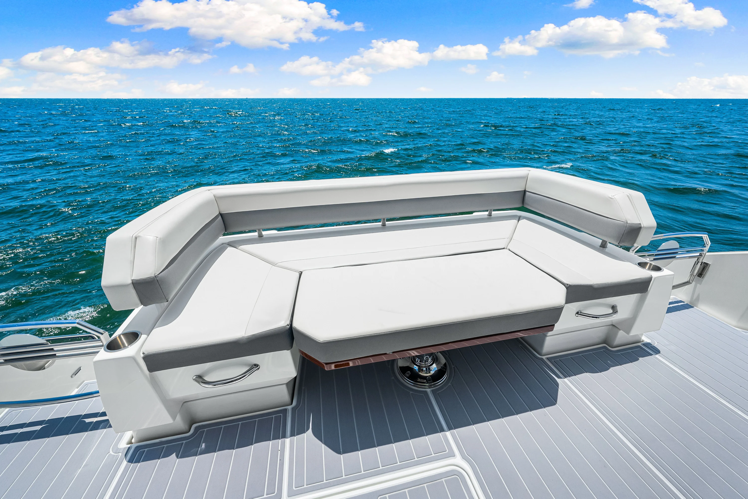2020 Cruisers Yachts 50 CANTIUS Image Thumbnail #31