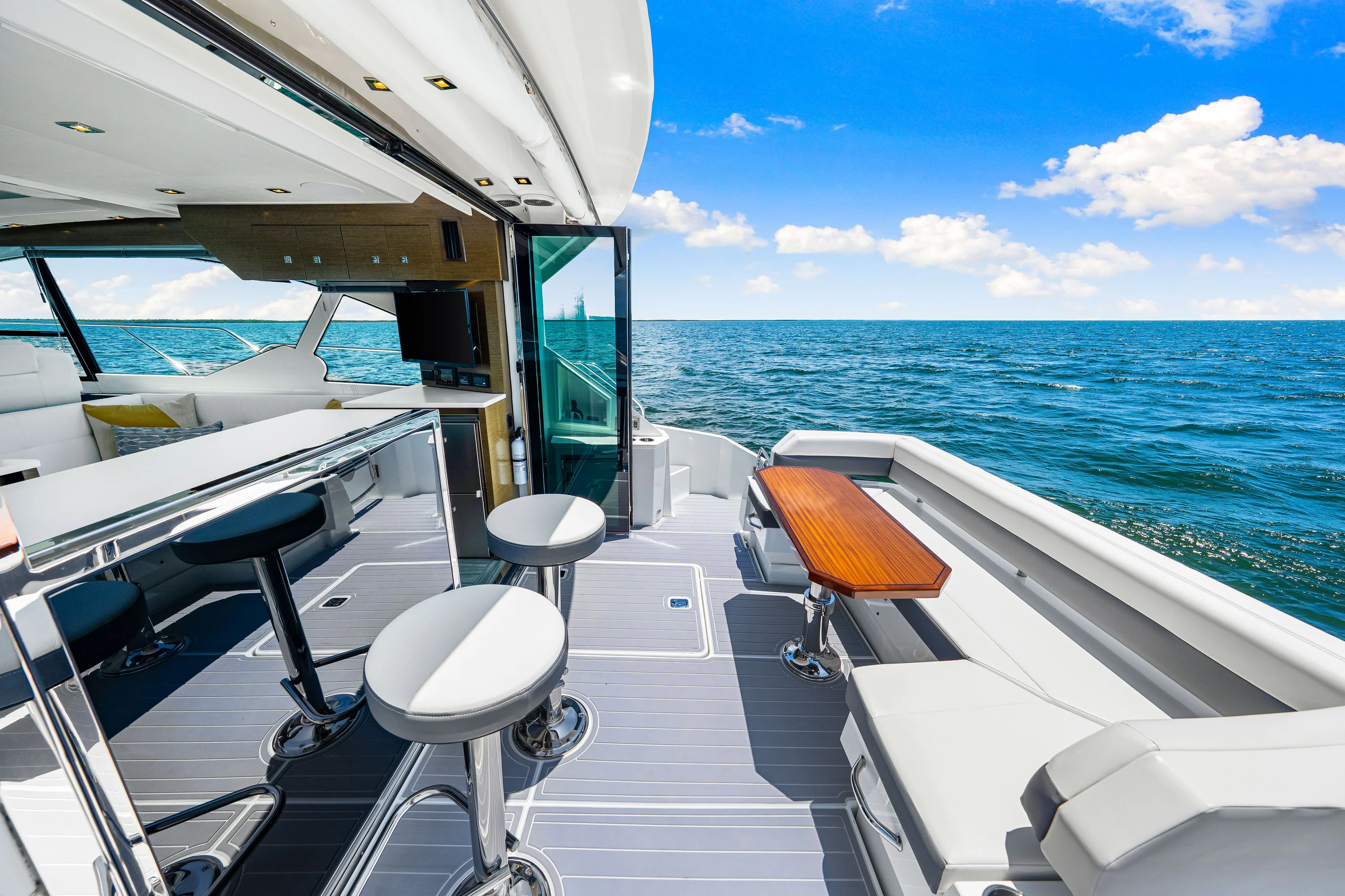 2020 Cruisers Yachts 50 CANTIUS Image Thumbnail #34
