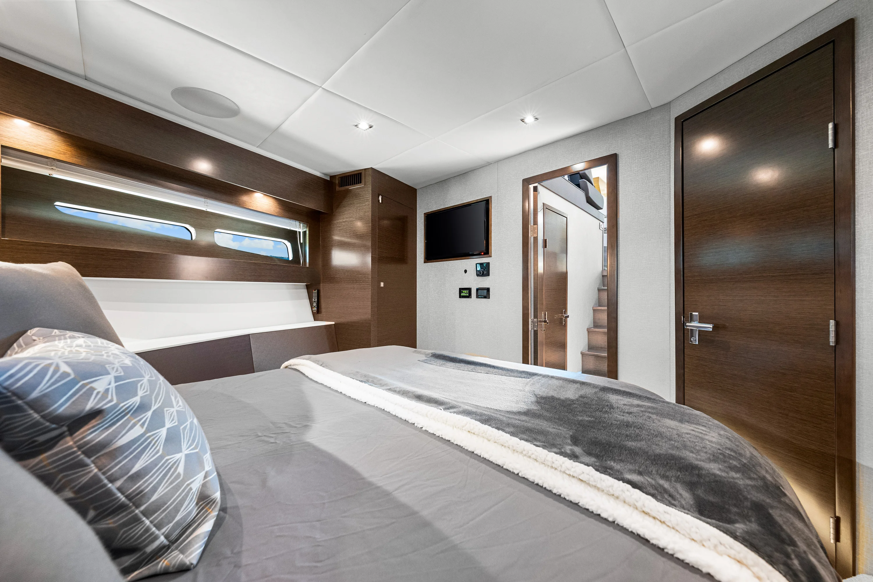 2020 Cruisers Yachts 50 CANTIUS Image Thumbnail #71