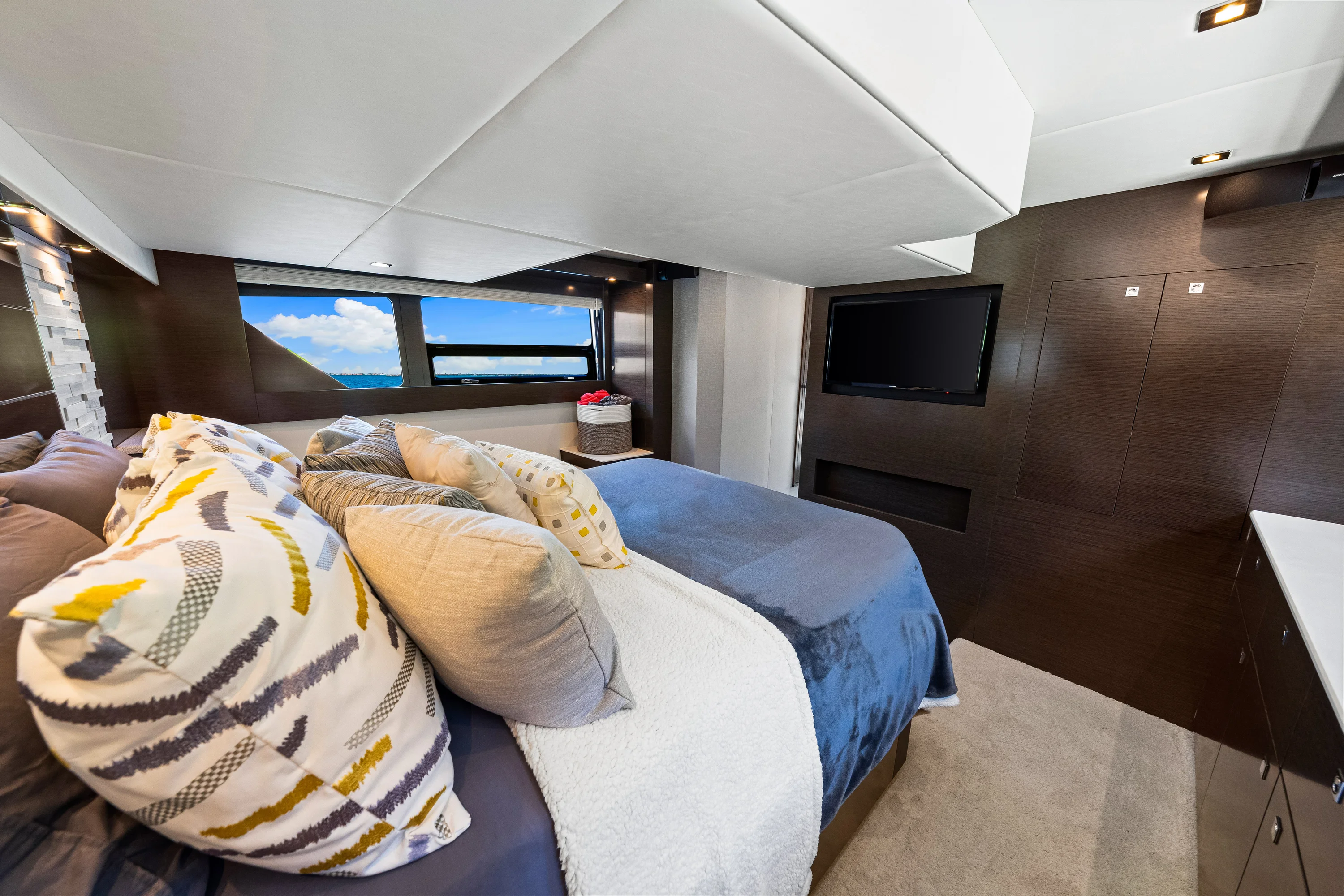 2020 Cruisers Yachts 50 CANTIUS Image Thumbnail #64