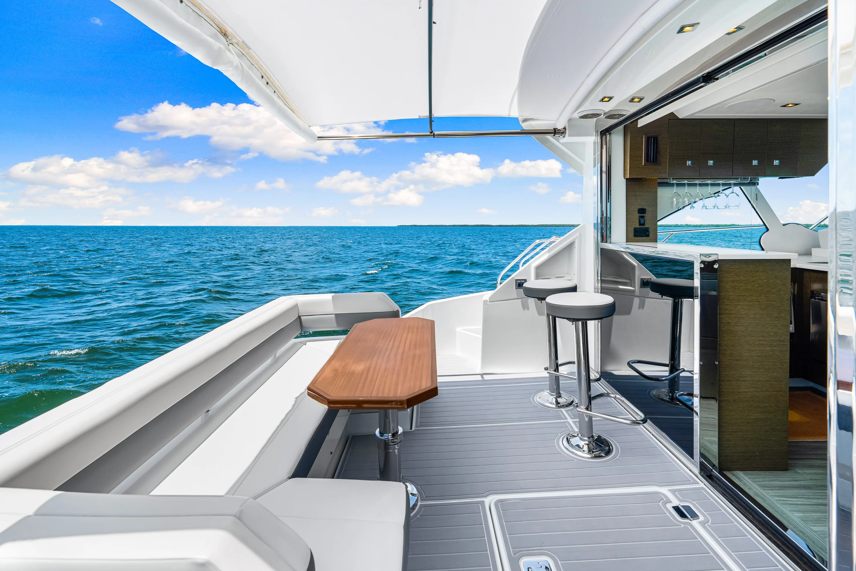 2020 Cruisers Yachts 50 CANTIUS Image Thumbnail #25
