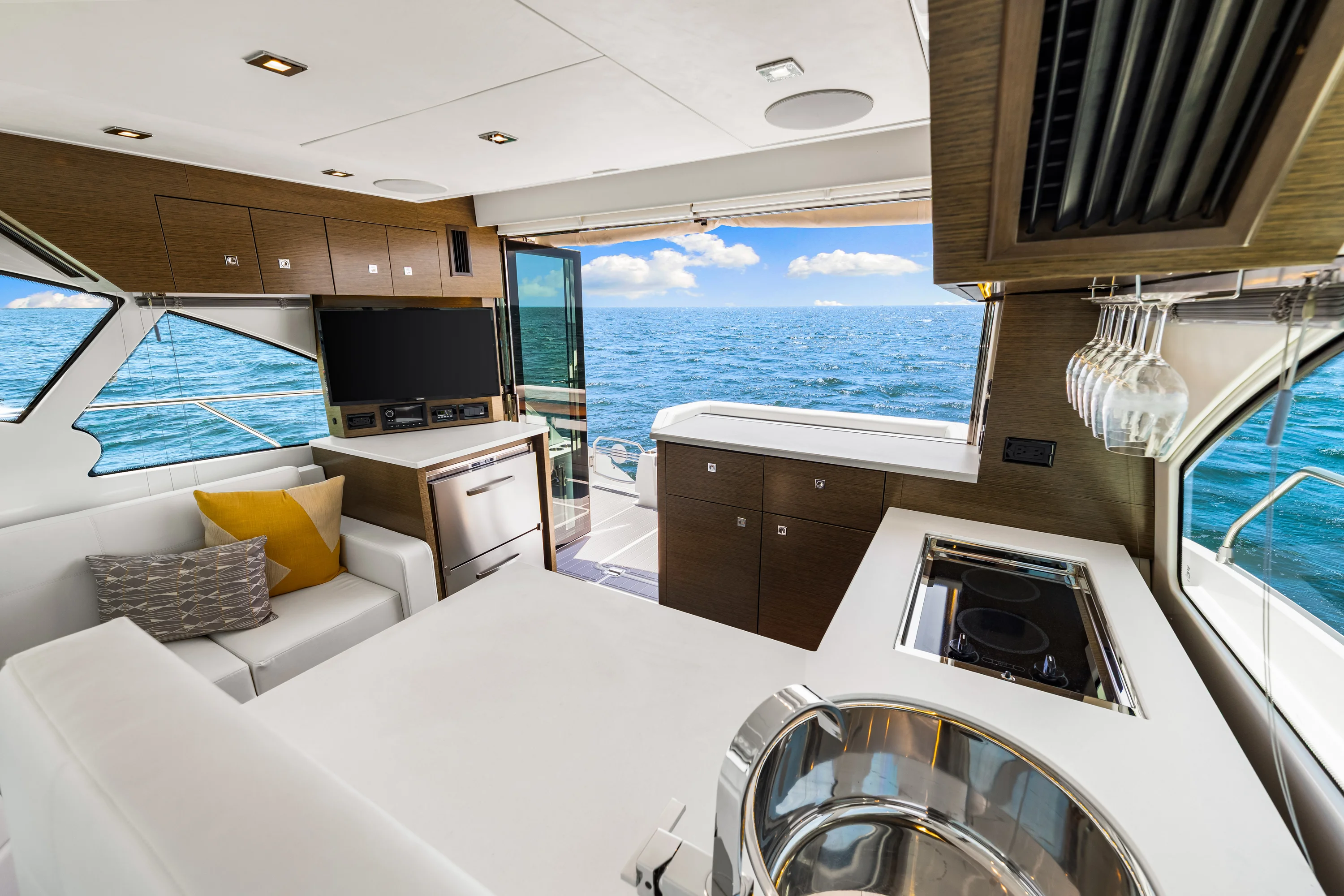 2020 Cruisers Yachts 50 CANTIUS Image Thumbnail #48