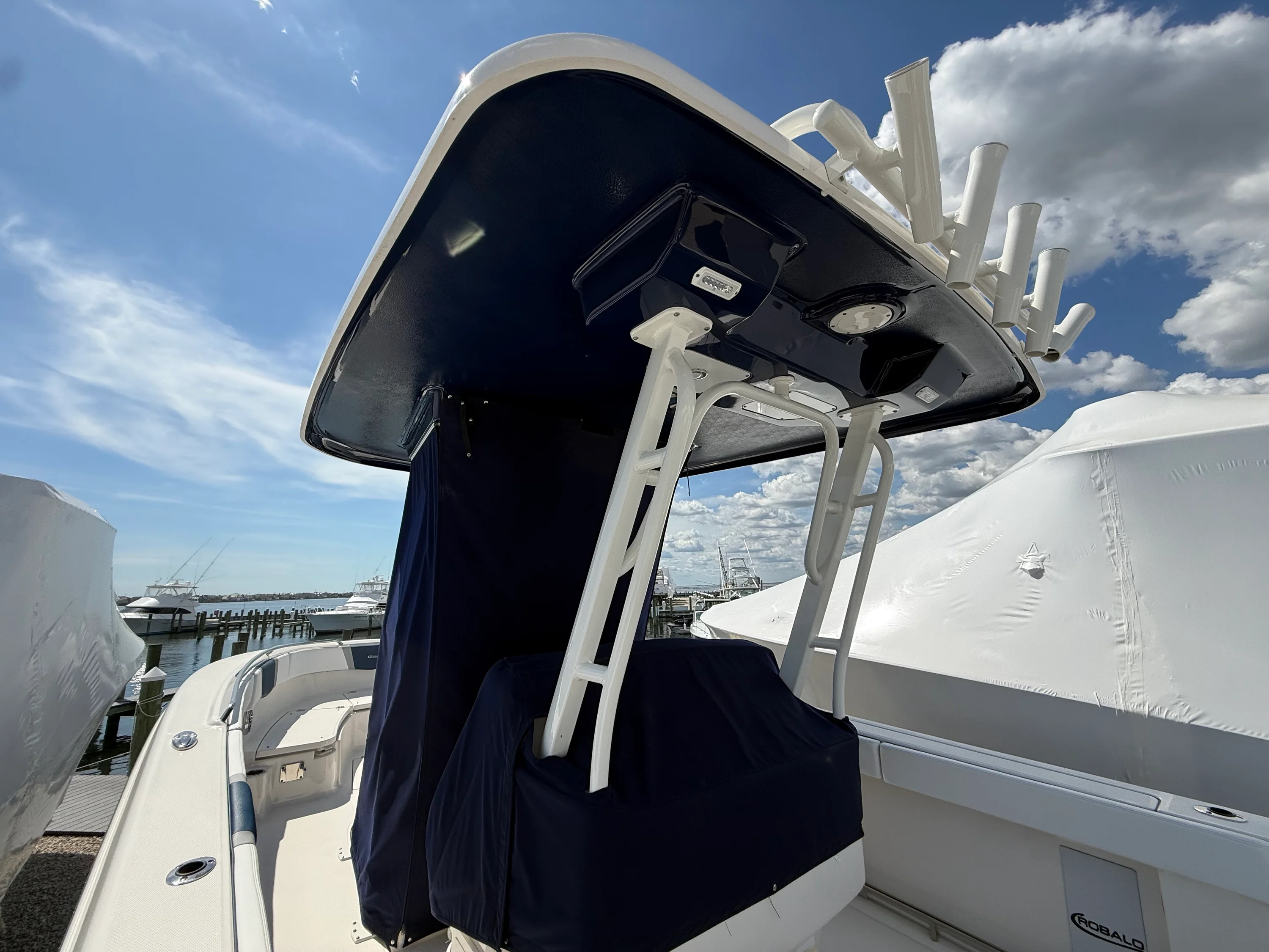 2021 Robalo R272 Image Thumbnail #13