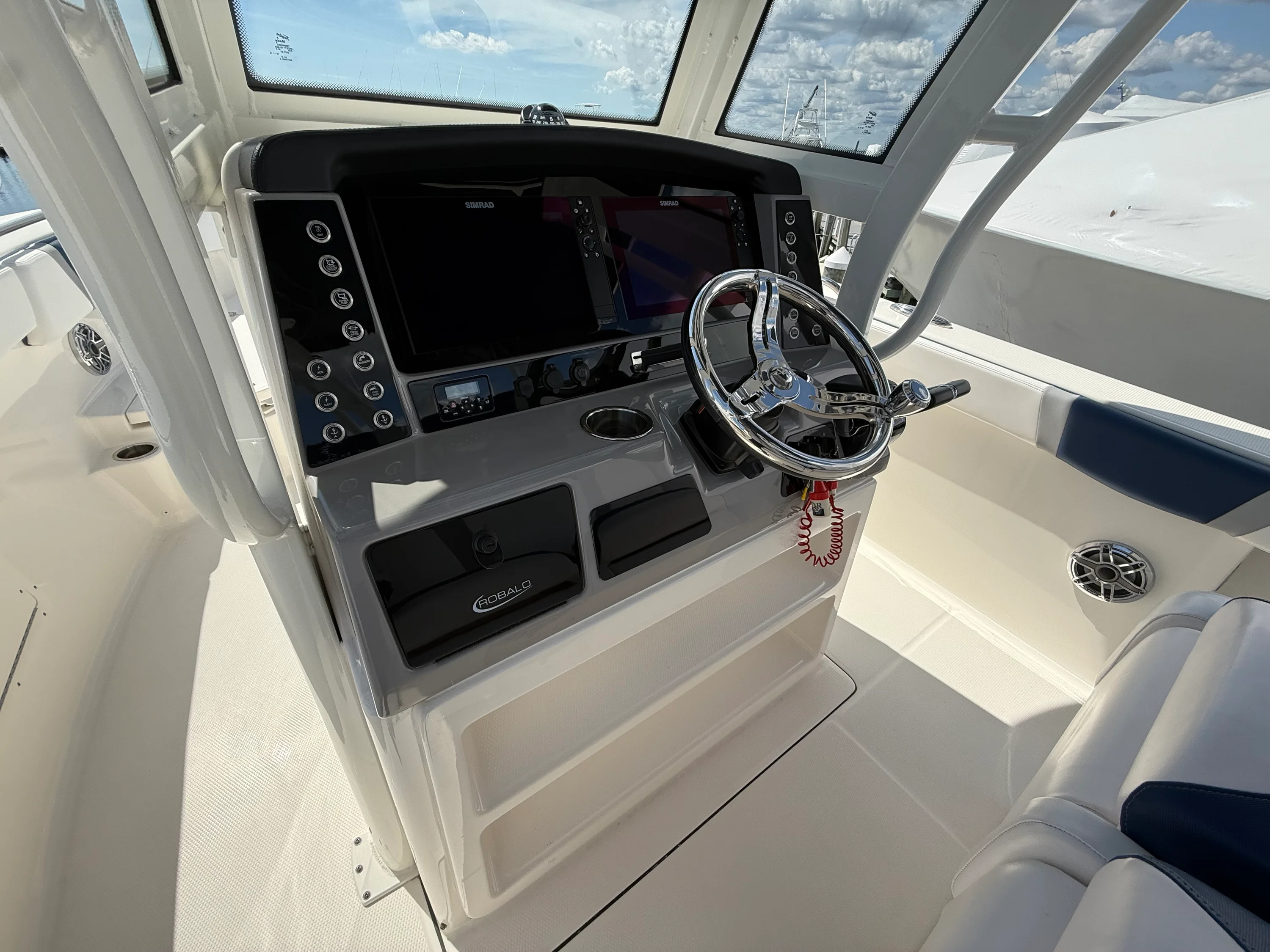 2021 Robalo R272 Image Thumbnail #21