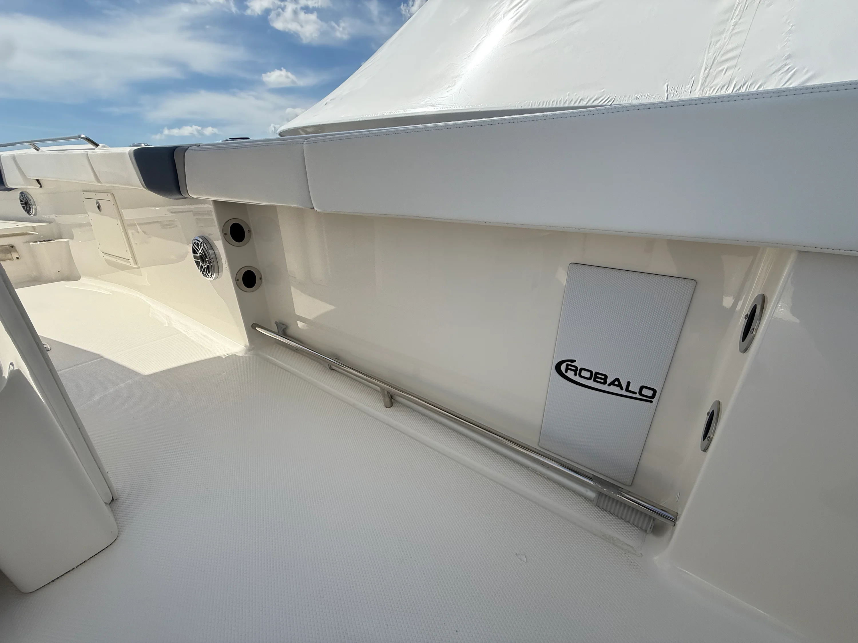 2021 Robalo R272 Image Thumbnail #15
