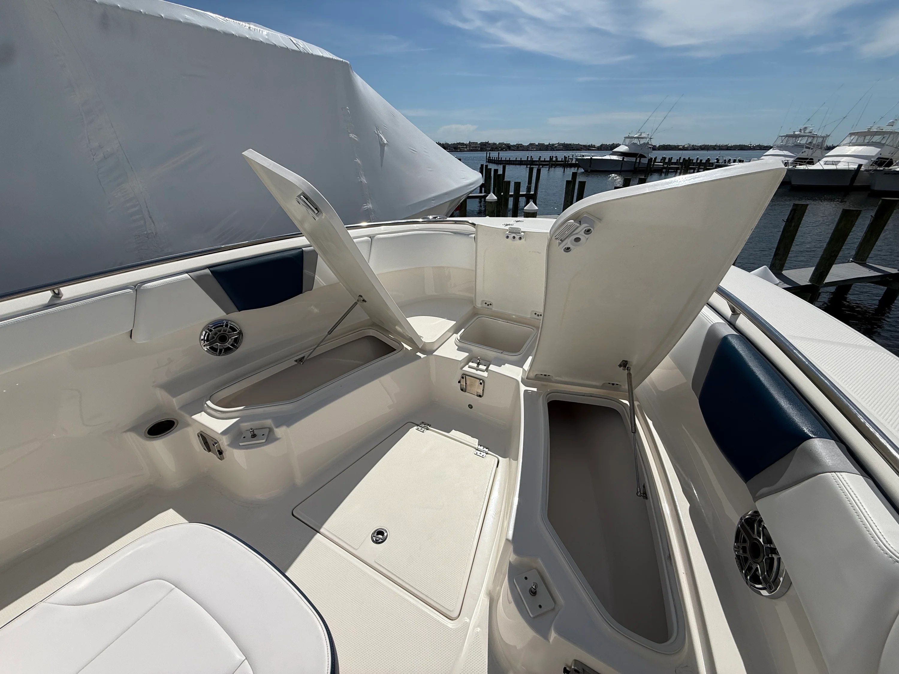 2021 Robalo R272 Image Thumbnail #32