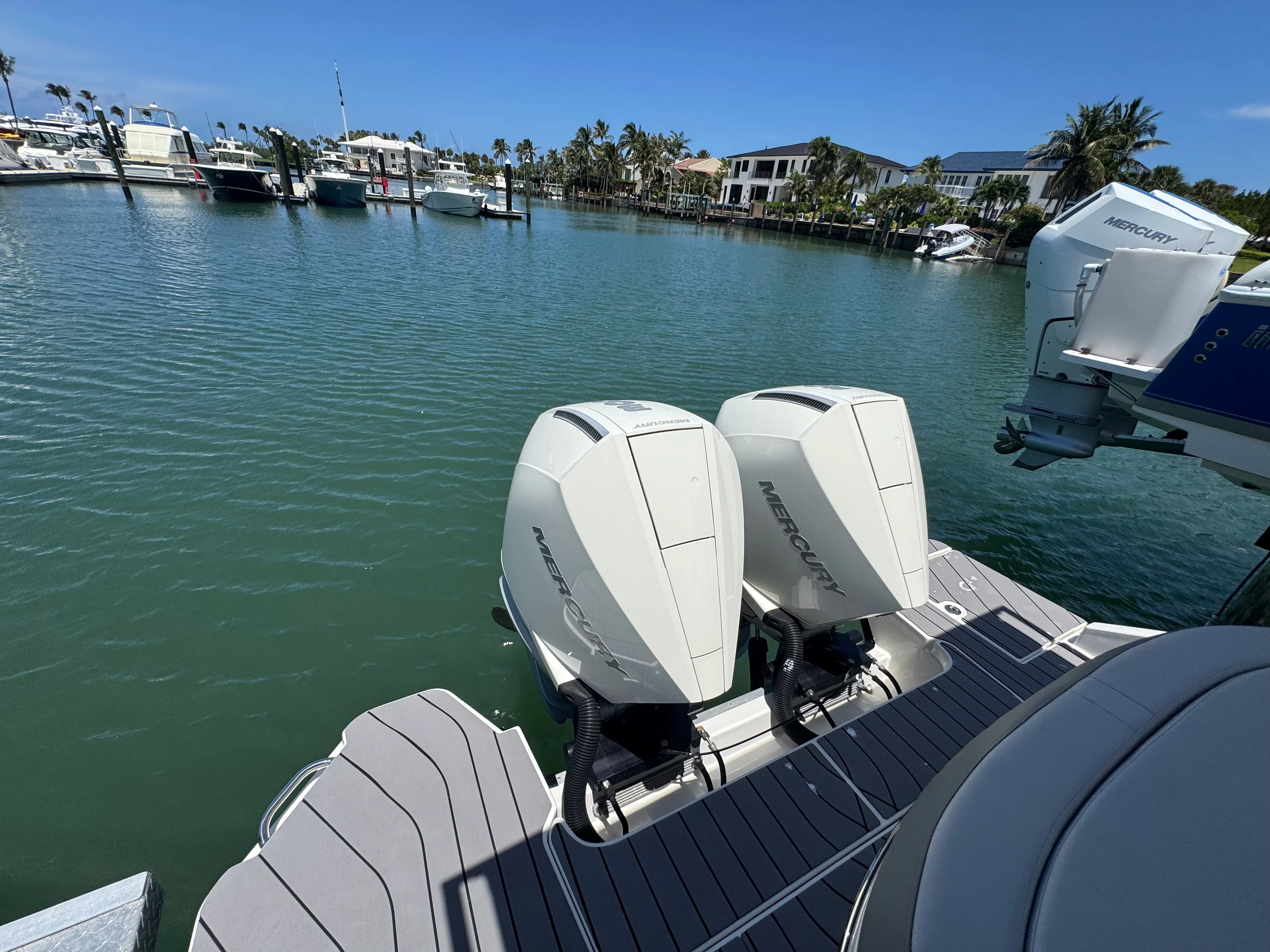 2022 Sea Ray 310 SLX OB Image Thumbnail #17