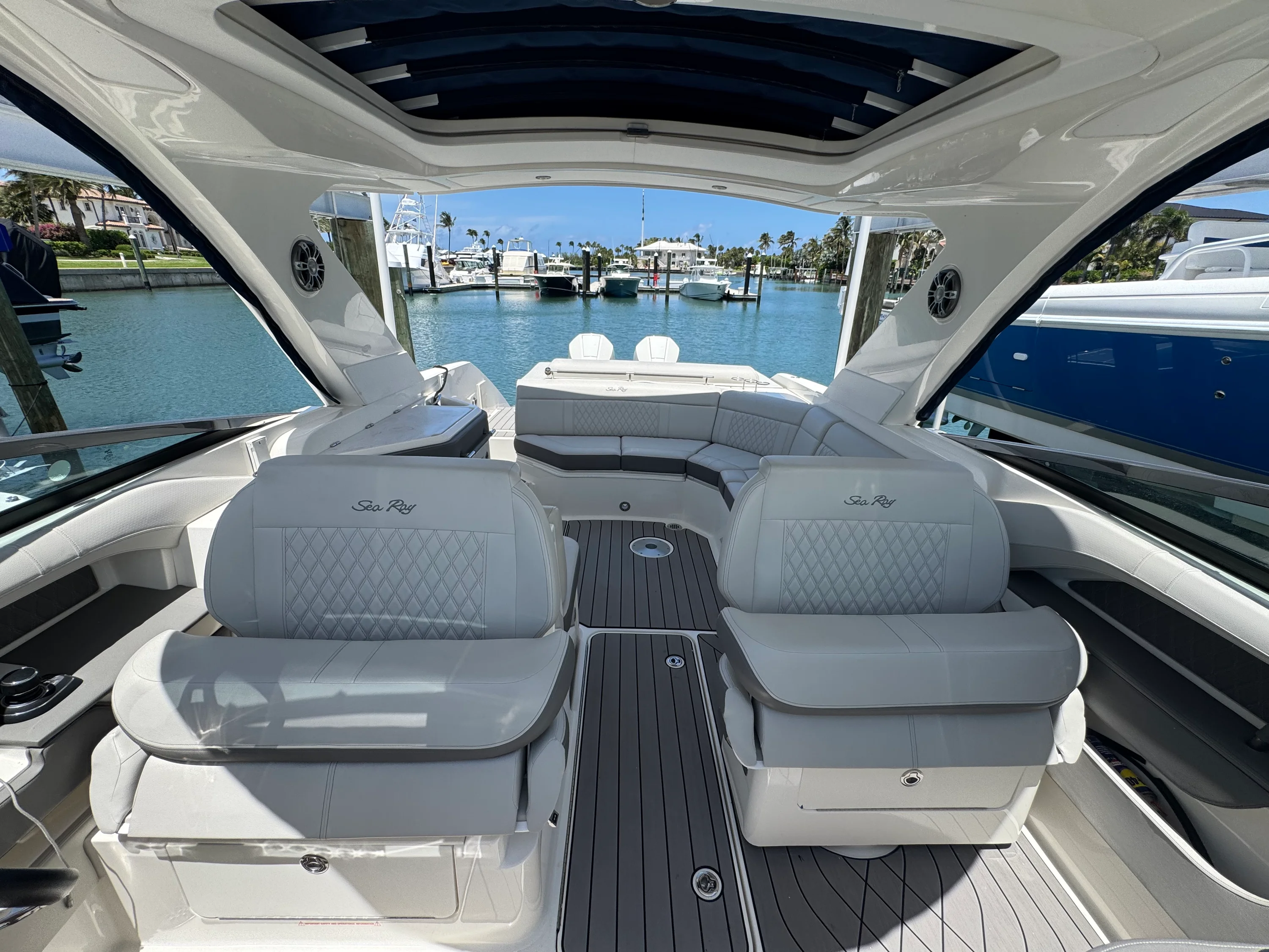 2022 Sea Ray 310 SLX OB Image Thumbnail #31